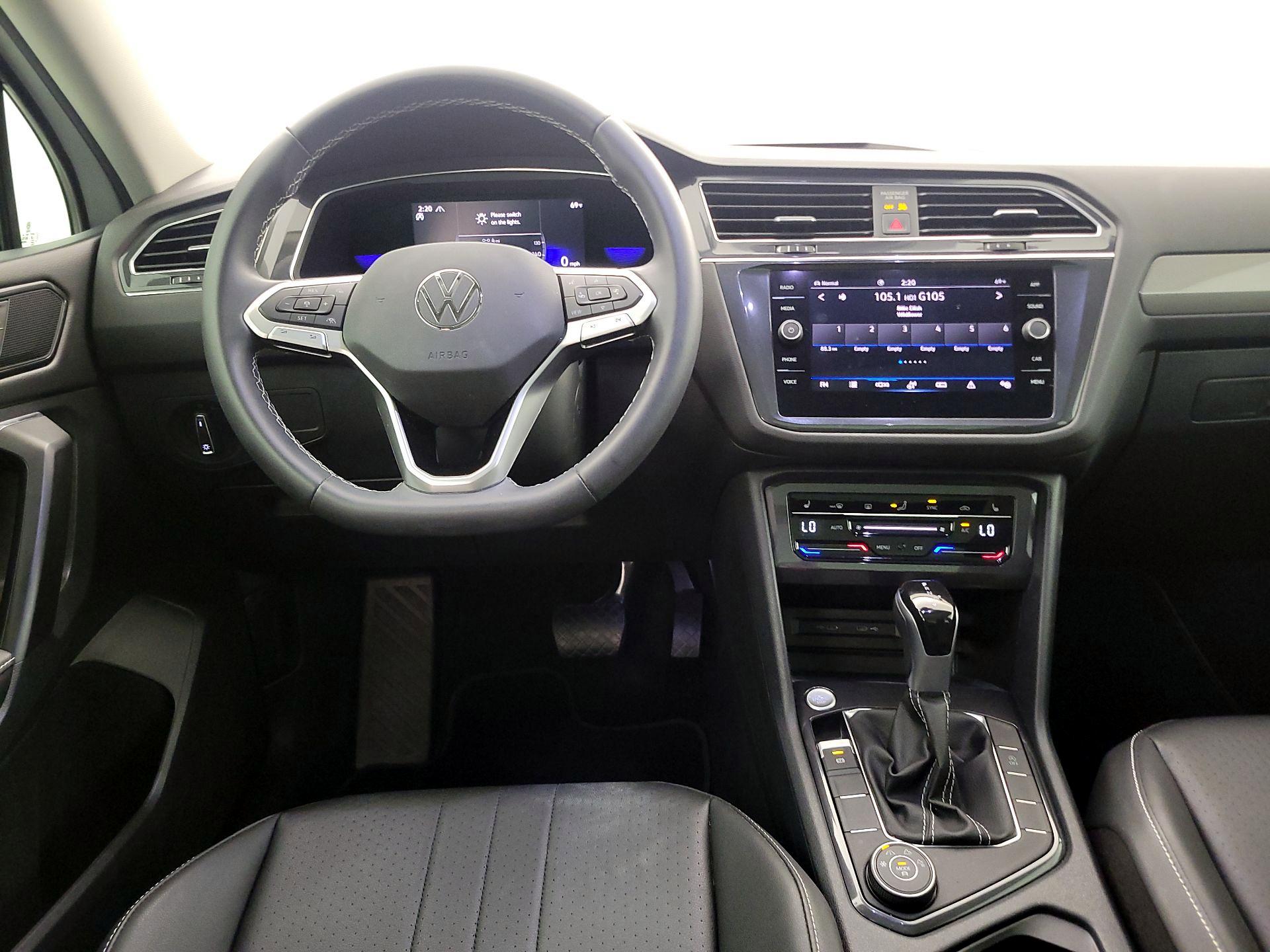 Thumbnail: 2023 Volkswagen Tiguan - 10