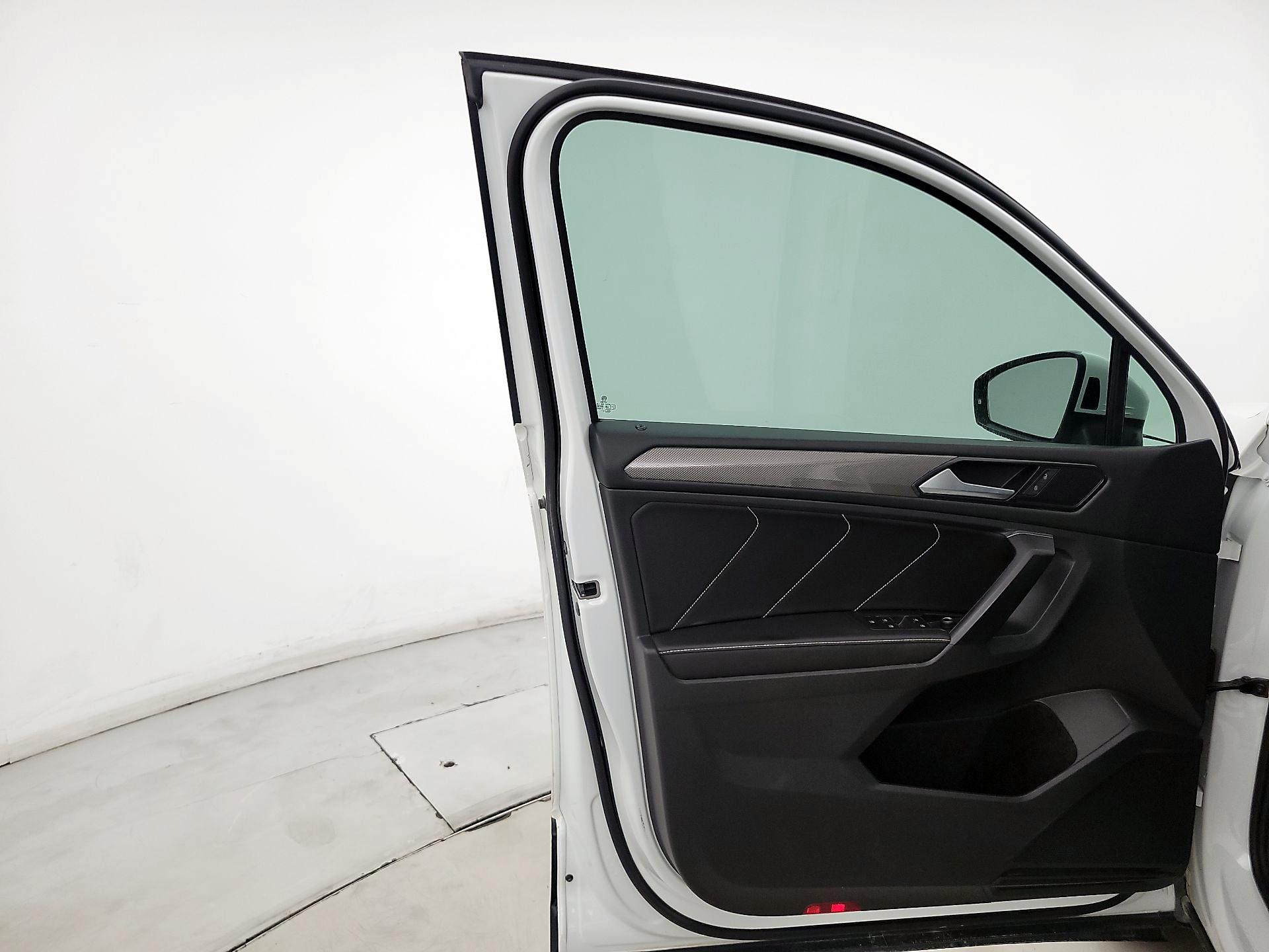 Thumbnail: 2023 Volkswagen Tiguan - 12