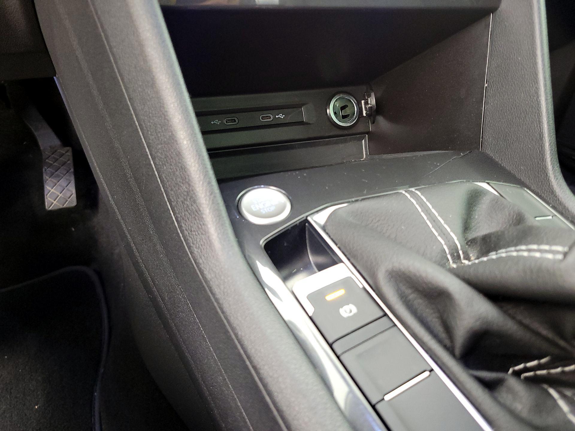 Thumbnail: 2023 Volkswagen Tiguan - 18