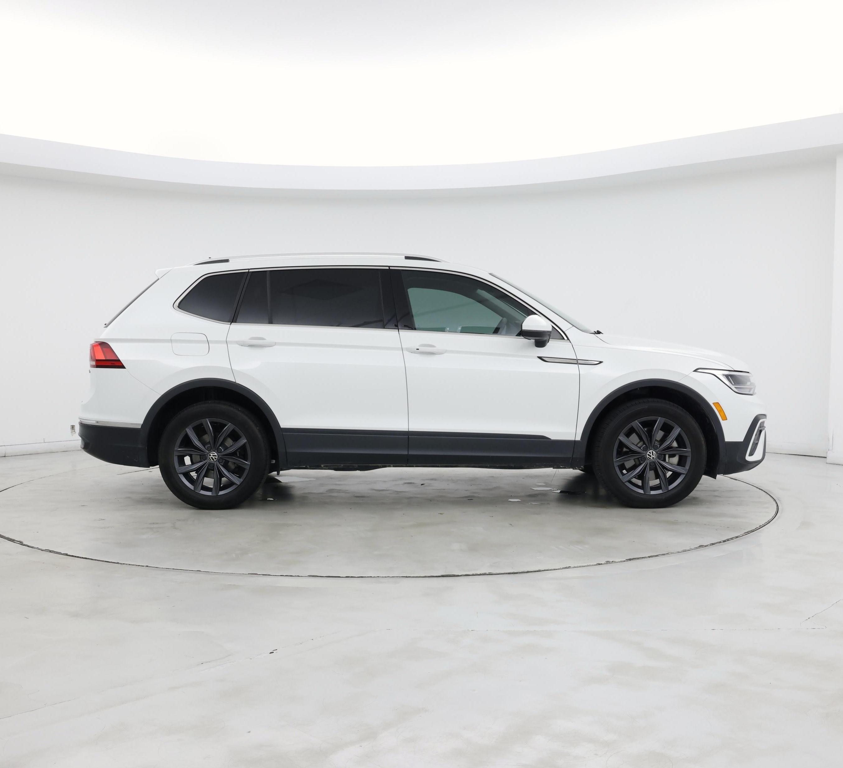 Thumbnail: 2023 Volkswagen Tiguan - 7