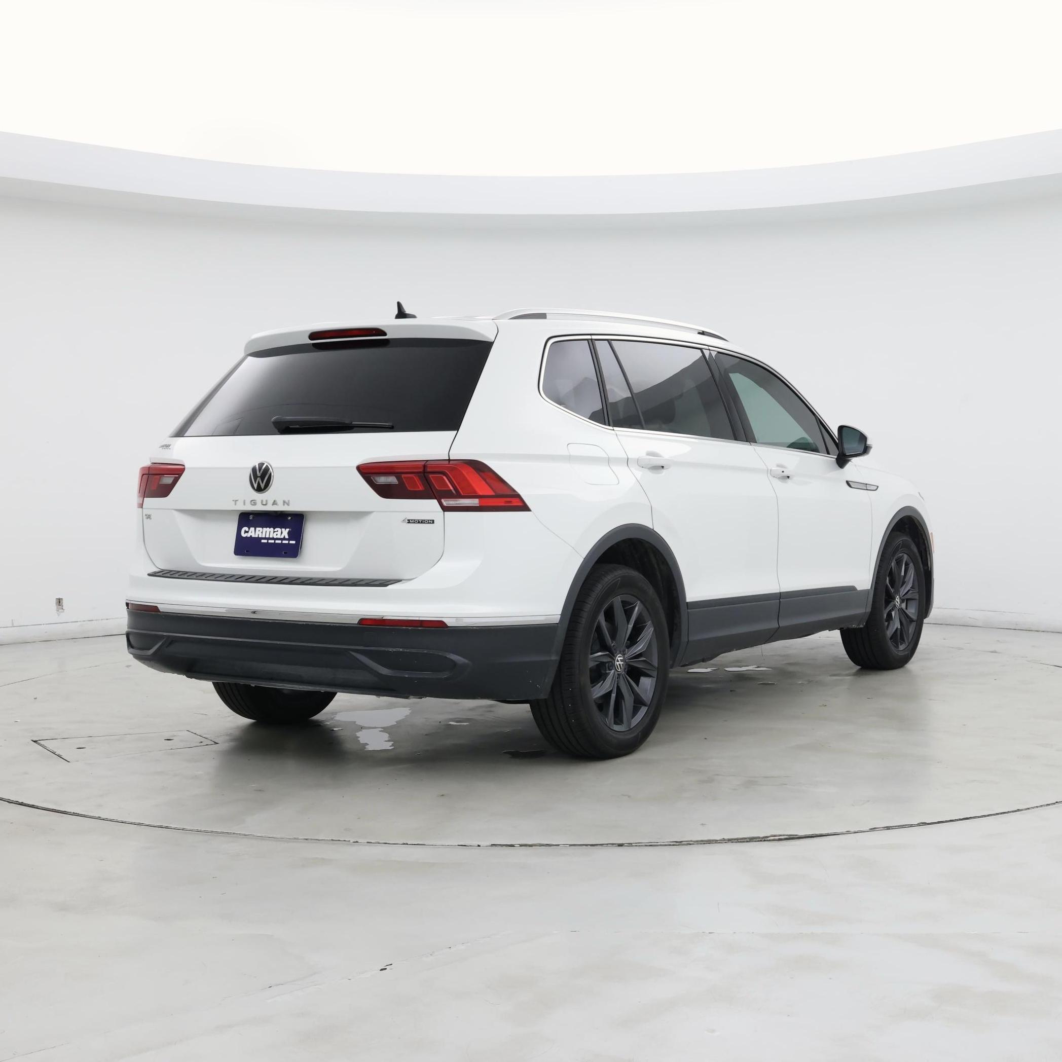 Thumbnail: 2023 Volkswagen Tiguan - 8