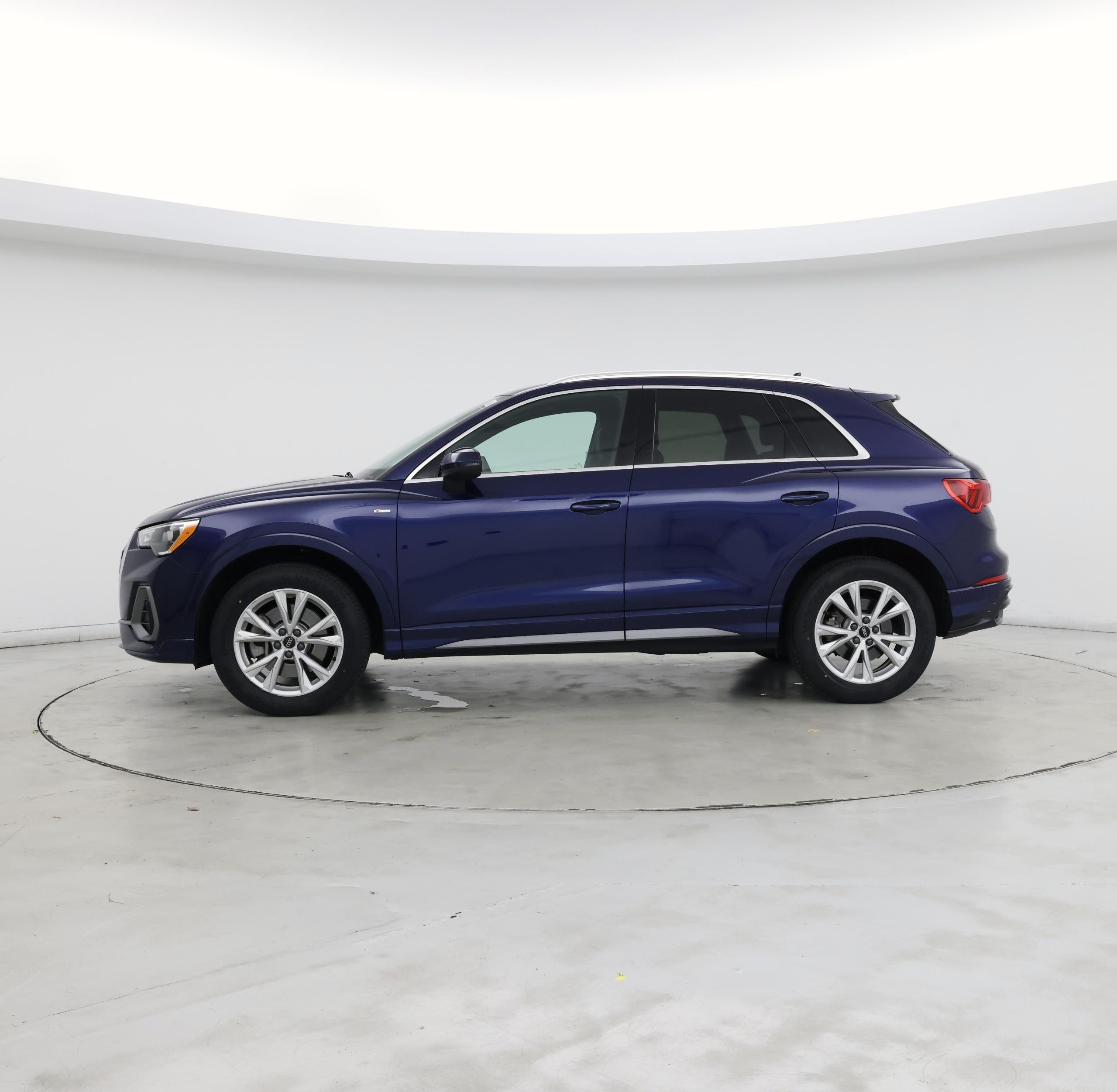 Thumbnail: 2021 Audi Q3 - 3