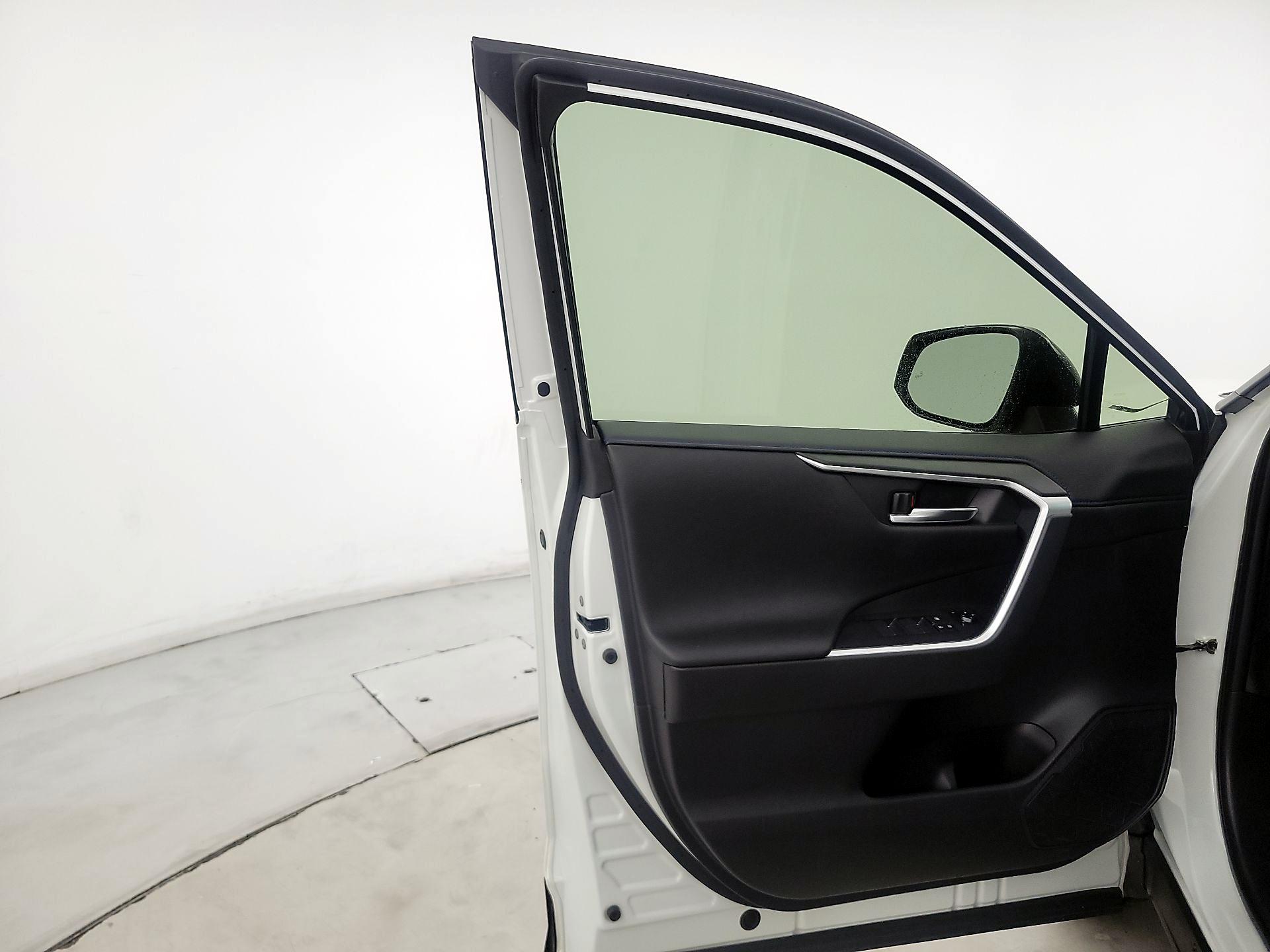 Thumbnail: 2021 Toyota RAV4 - 12