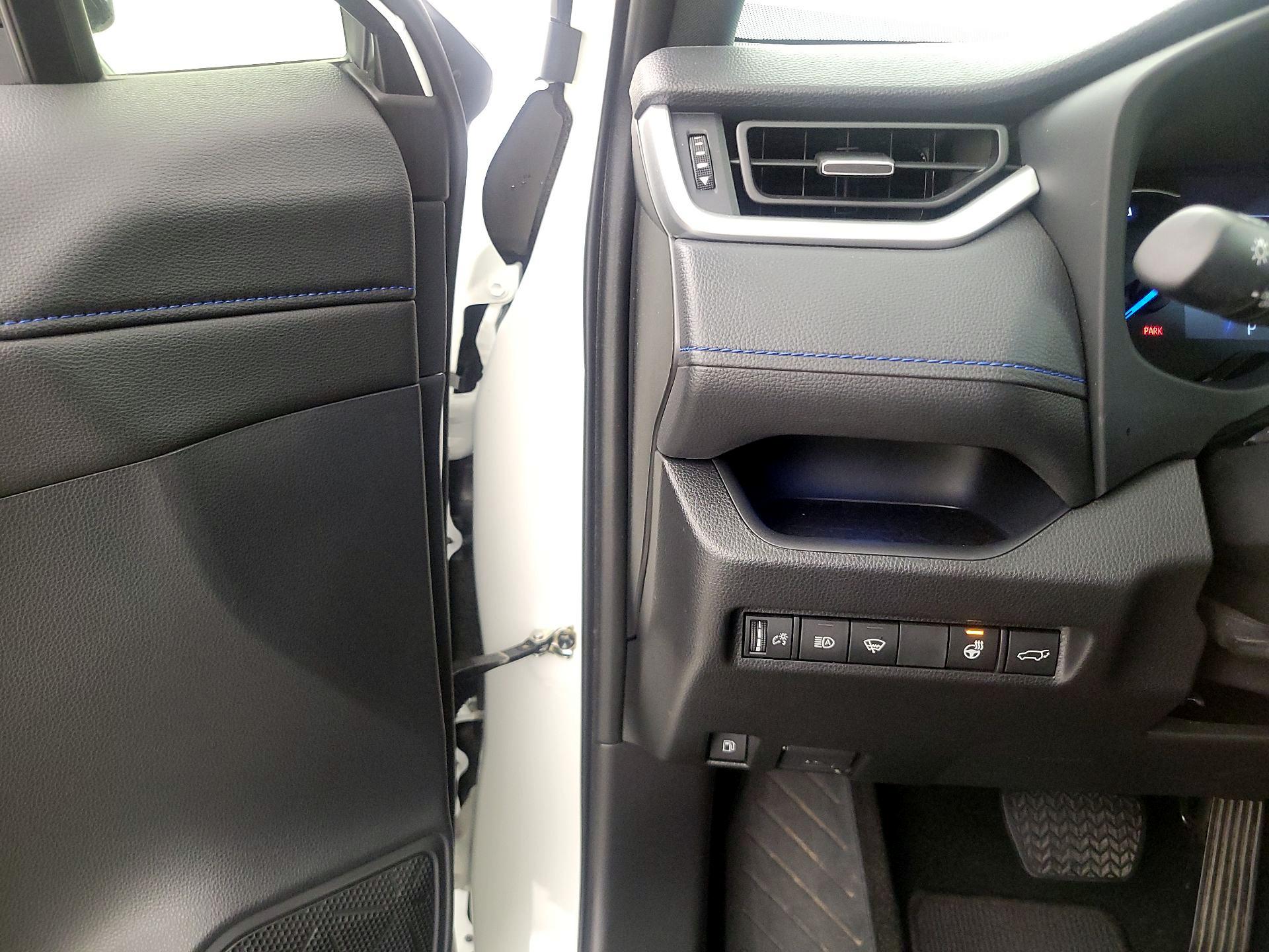 Thumbnail: 2021 Toyota RAV4 - 13