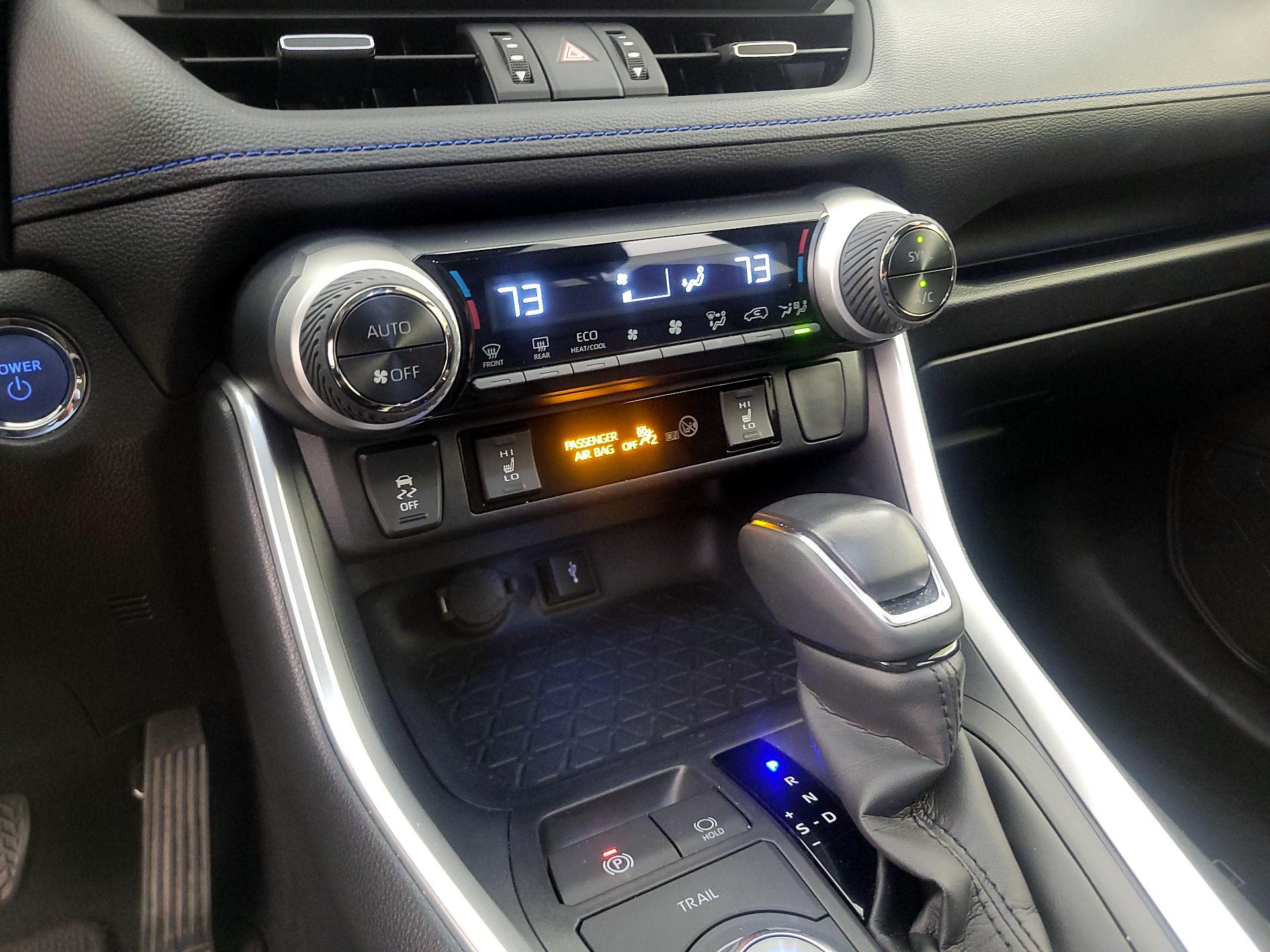 Thumbnail: 2021 Toyota RAV4 - 16