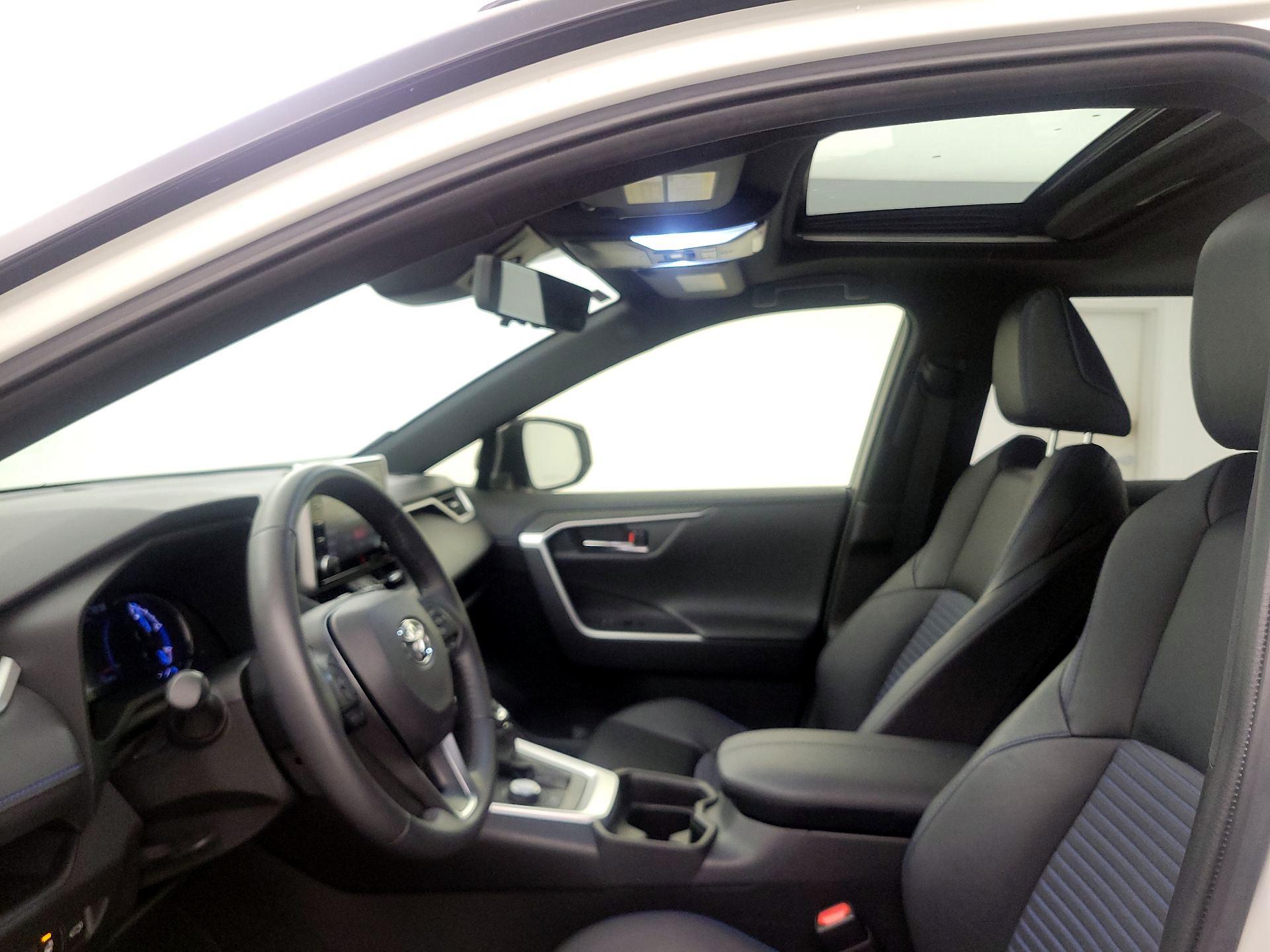 Thumbnail: 2021 Toyota RAV4 - 19