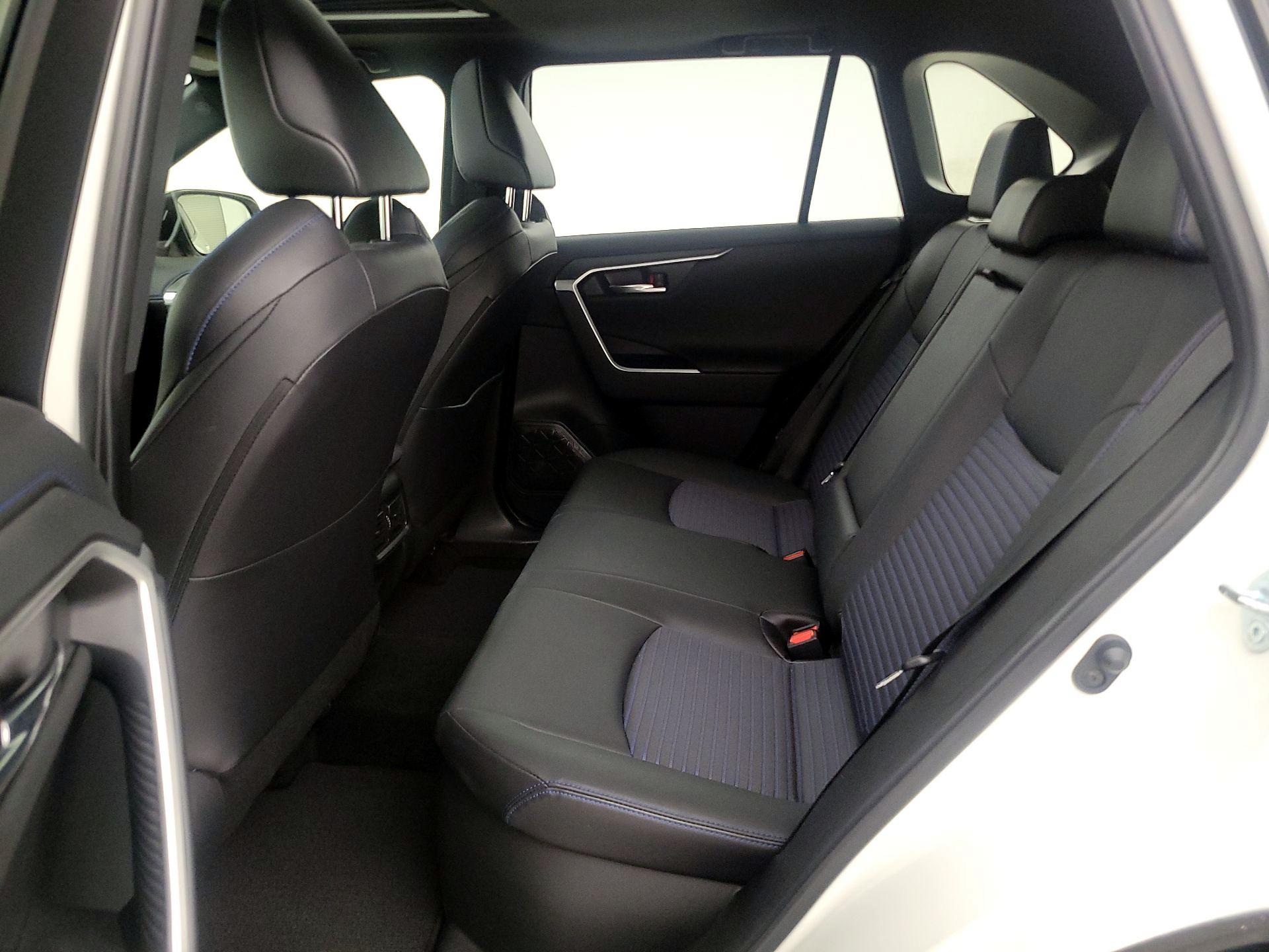 Thumbnail: 2021 Toyota RAV4 - 20