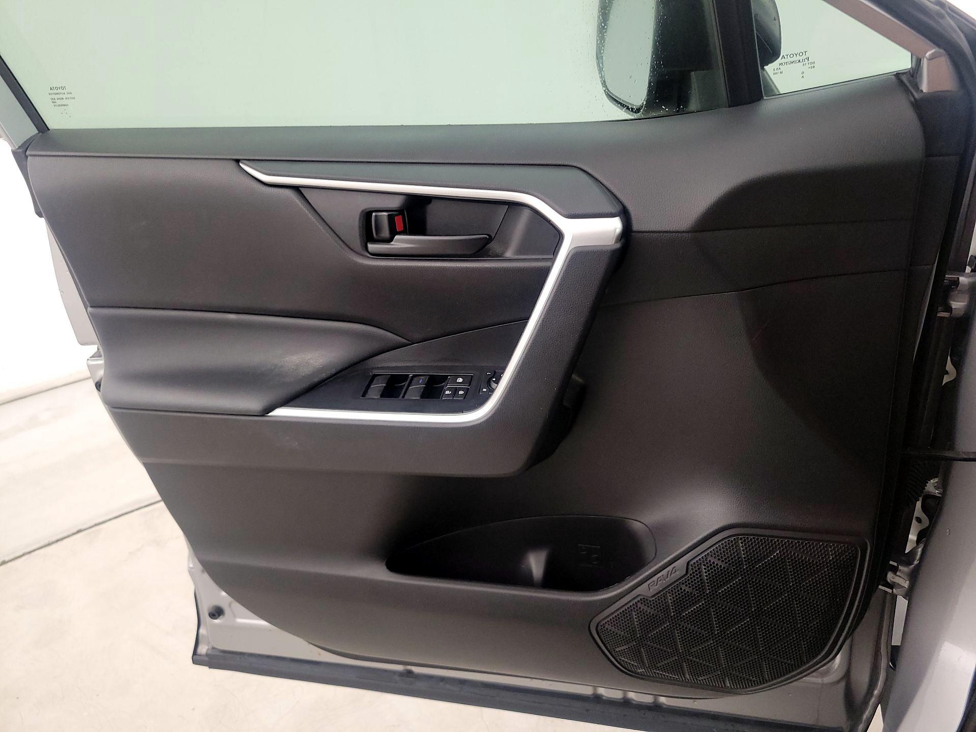 Thumbnail: 2022 Toyota RAV4 - 12