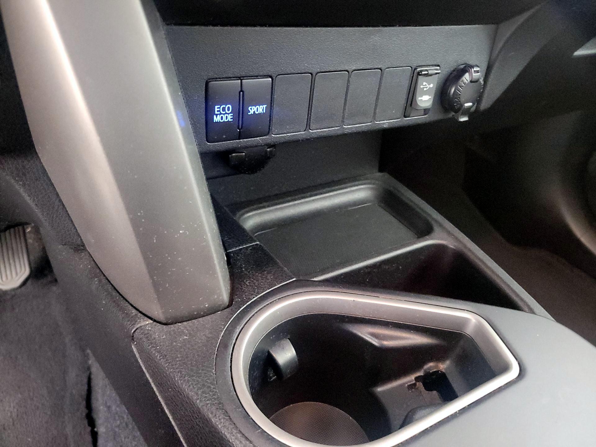Thumbnail: 2018 Toyota RAV4 - 18