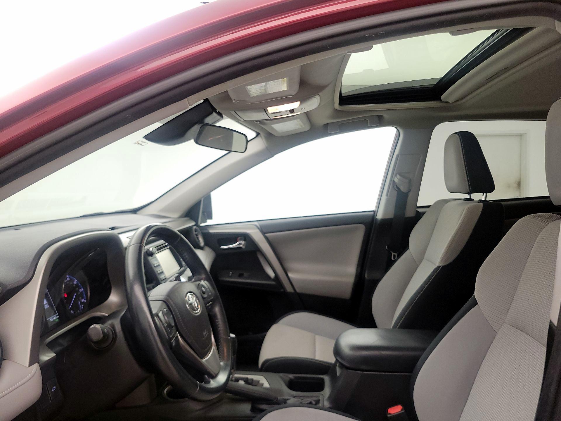 Thumbnail: 2018 Toyota RAV4 - 19