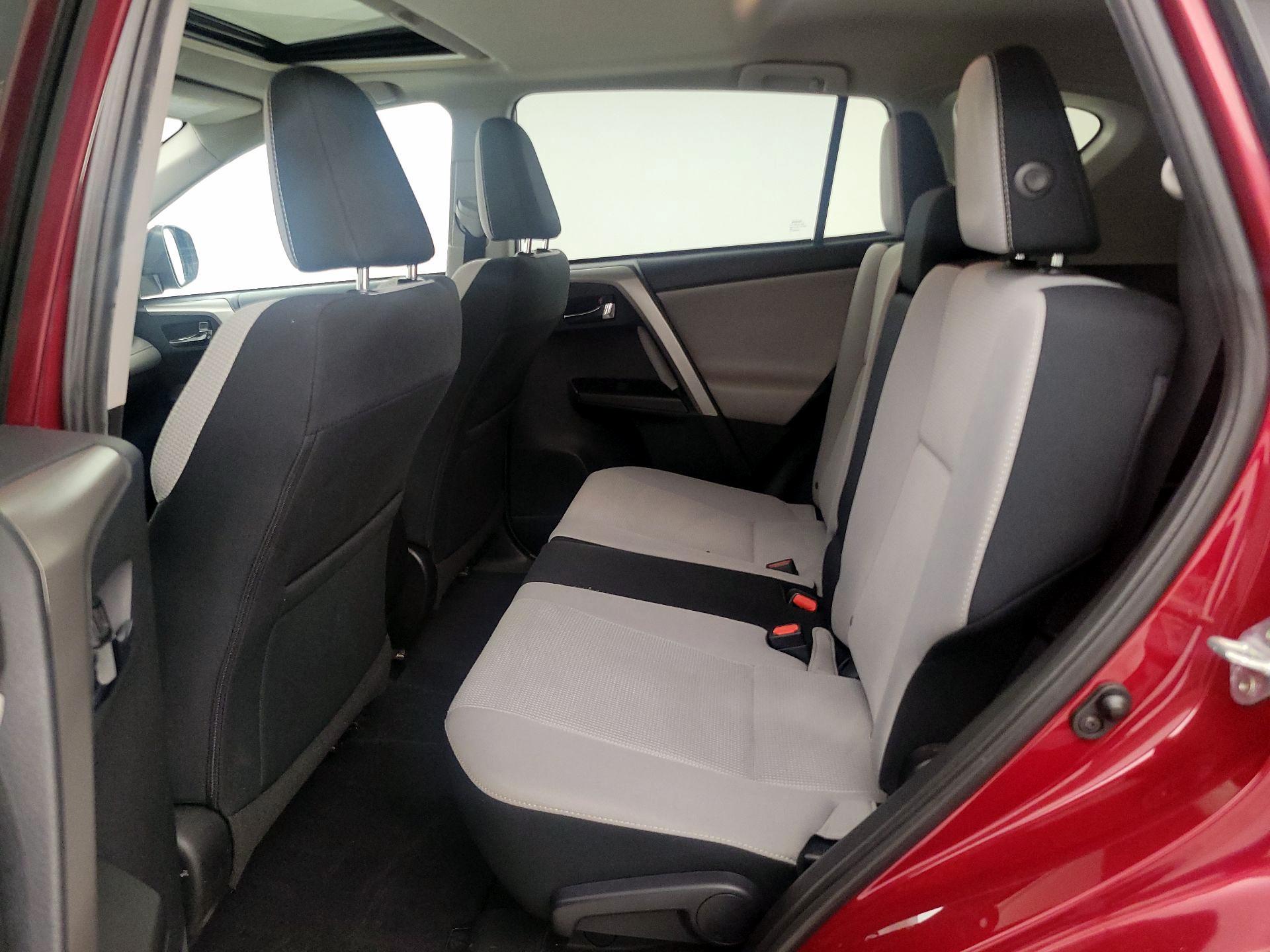 Thumbnail: 2018 Toyota RAV4 - 20