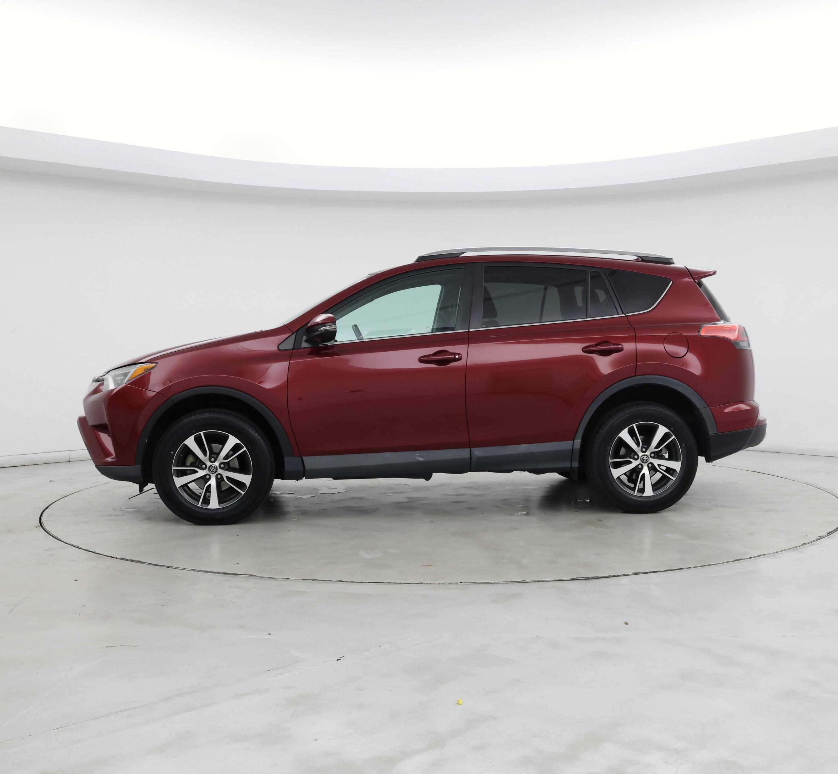 Thumbnail: 2018 Toyota RAV4 - 3