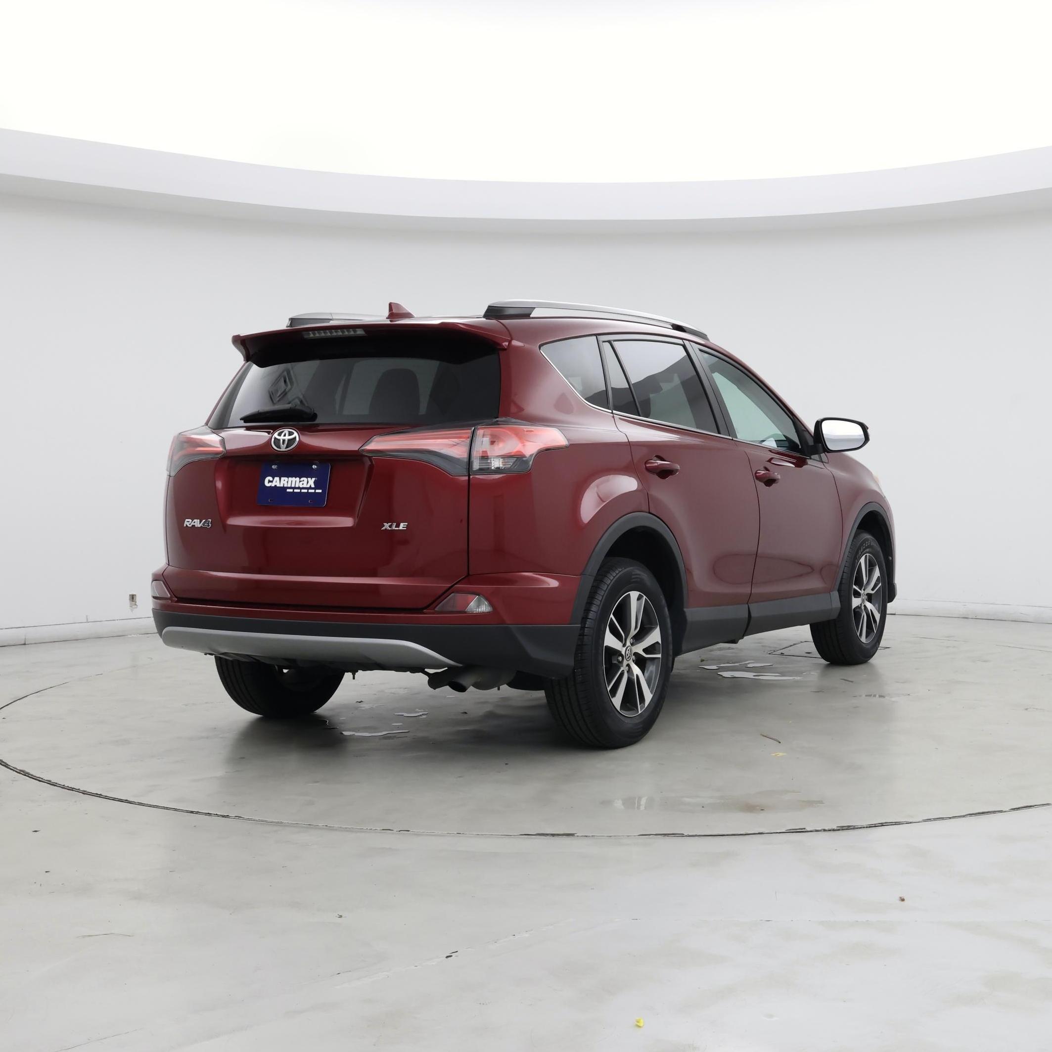 Thumbnail: 2018 Toyota RAV4 - 8
