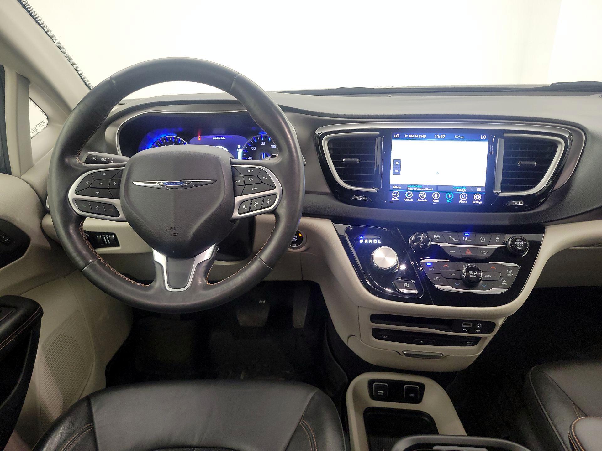 Thumbnail: 2020 Chrysler Pacifica - 10