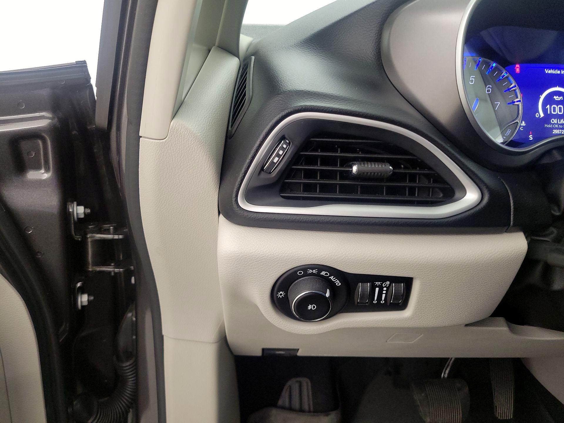 Thumbnail: 2020 Chrysler Pacifica - 13