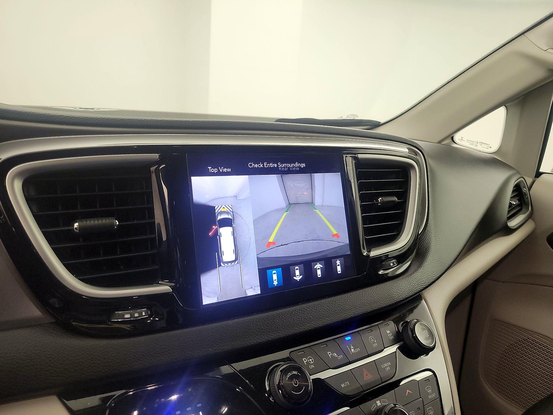 Thumbnail: 2020 Chrysler Pacifica - 15