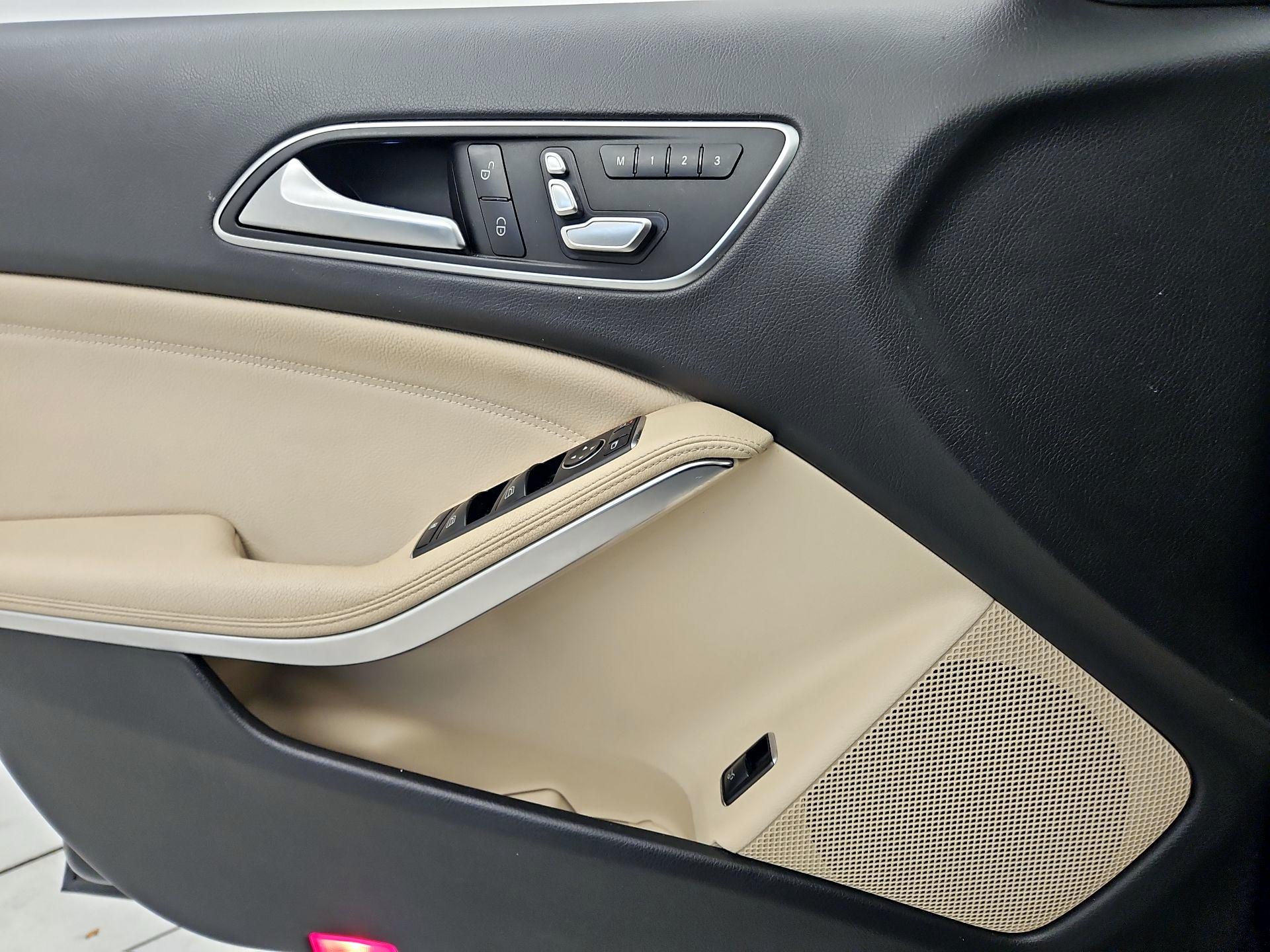 Thumbnail: 2019 Mercedes-Benz GLA - 12