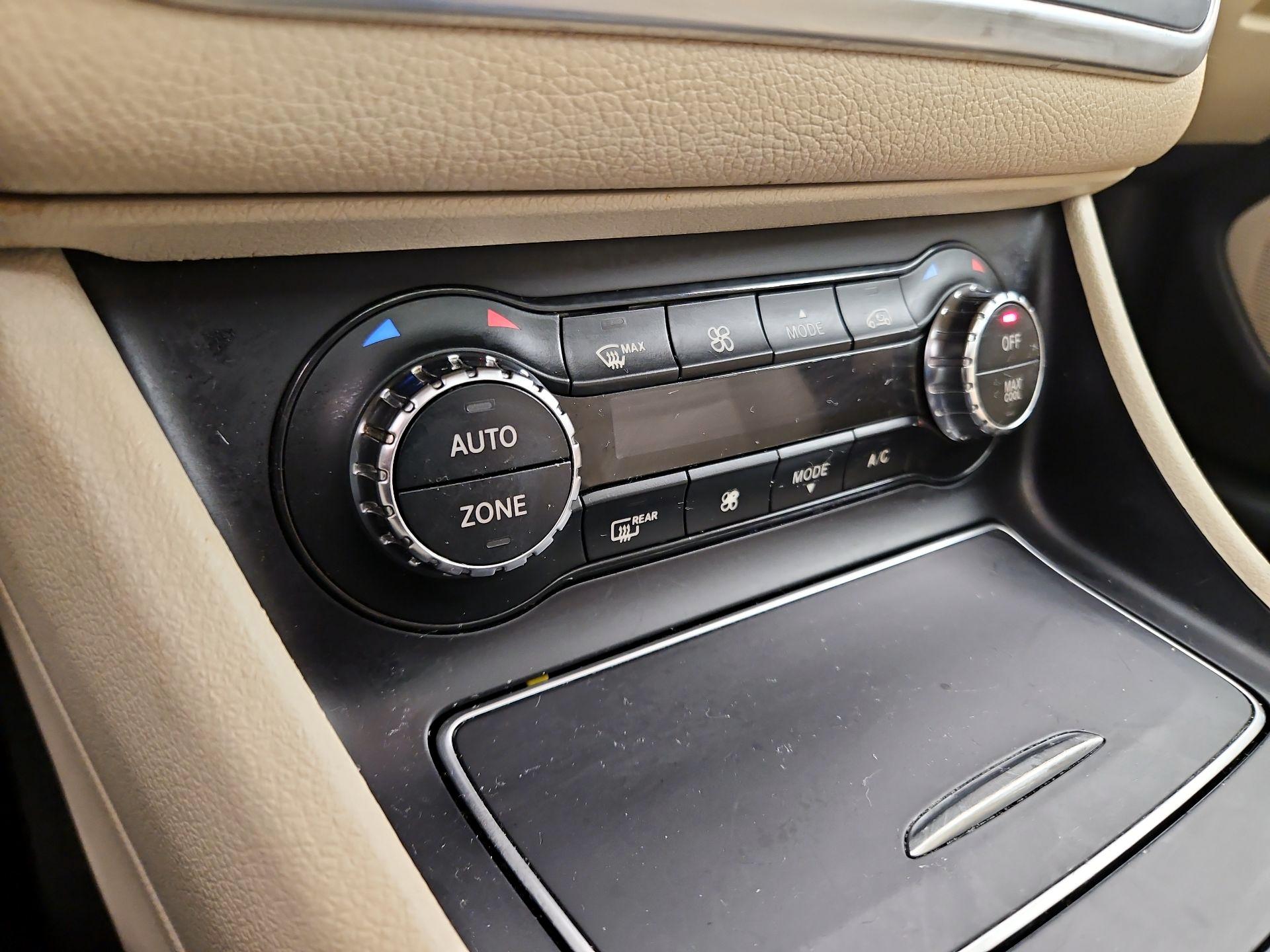 Thumbnail: 2019 Mercedes-Benz GLA - 16