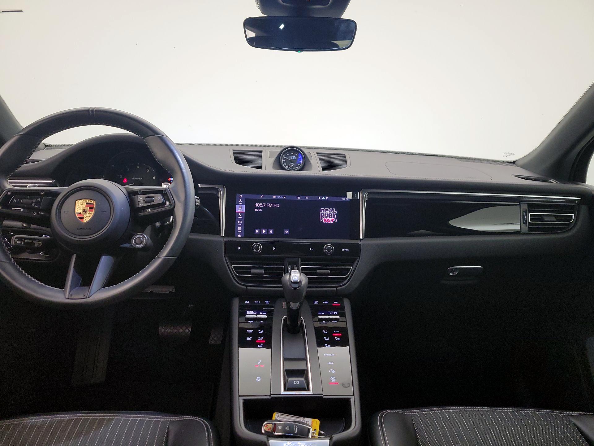 Thumbnail: 2023 Porsche Macan - 9