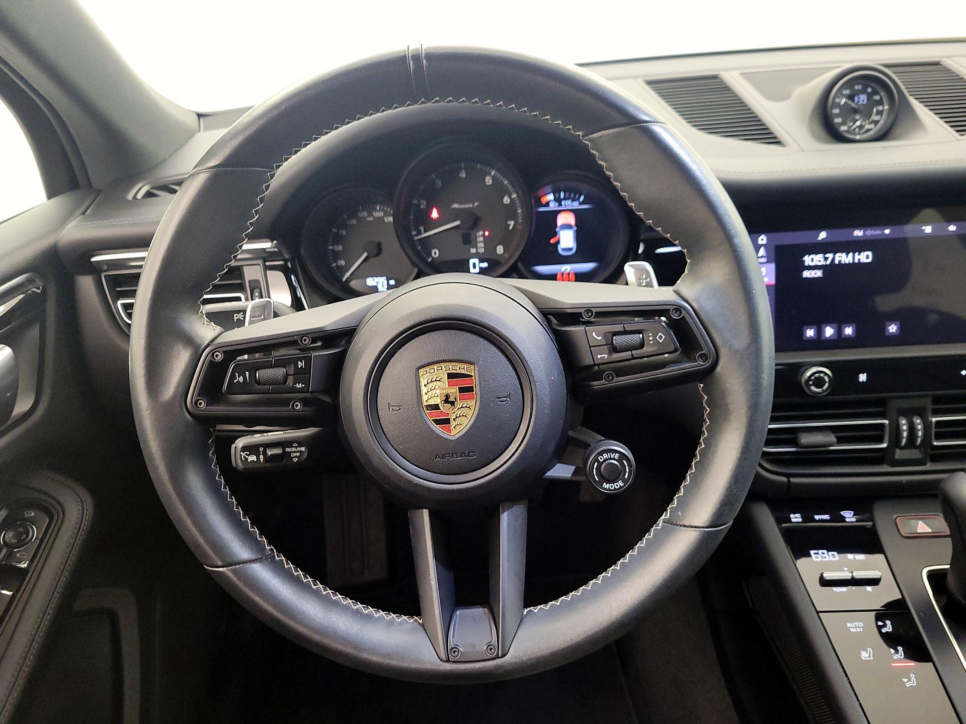 Thumbnail: 2023 Porsche Macan - 10