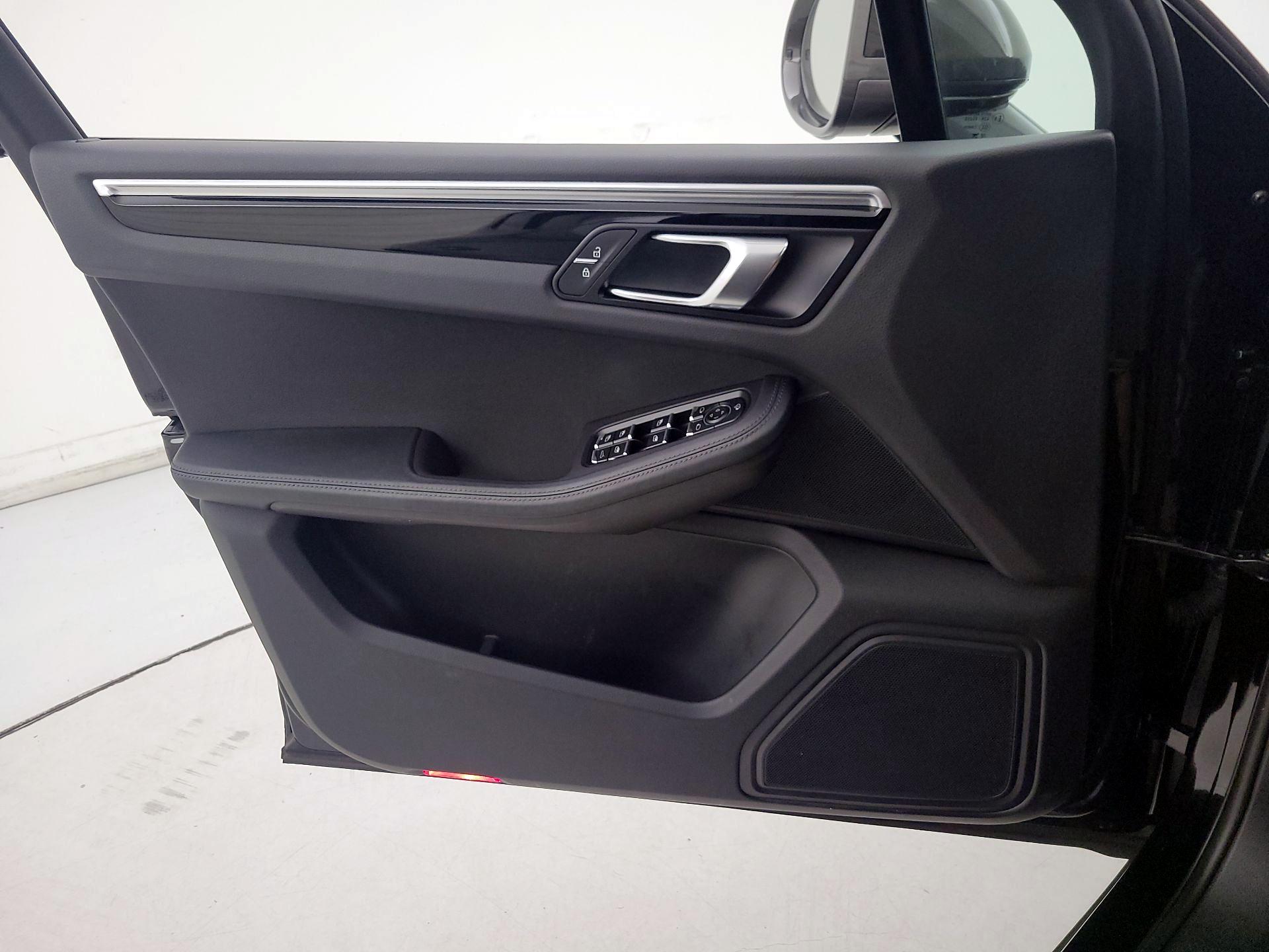 Thumbnail: 2023 Porsche Macan - 12