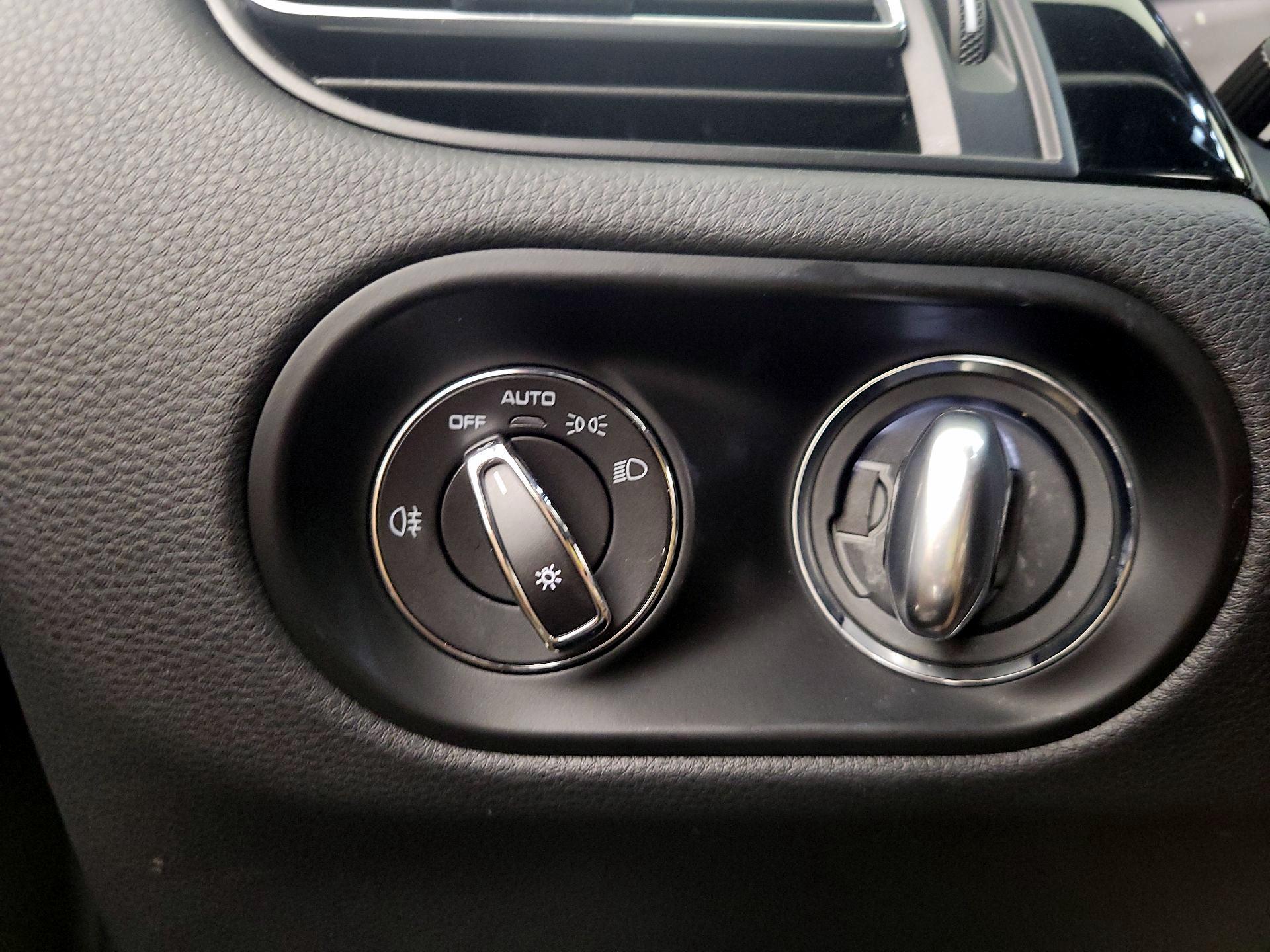 Thumbnail: 2023 Porsche Macan - 13