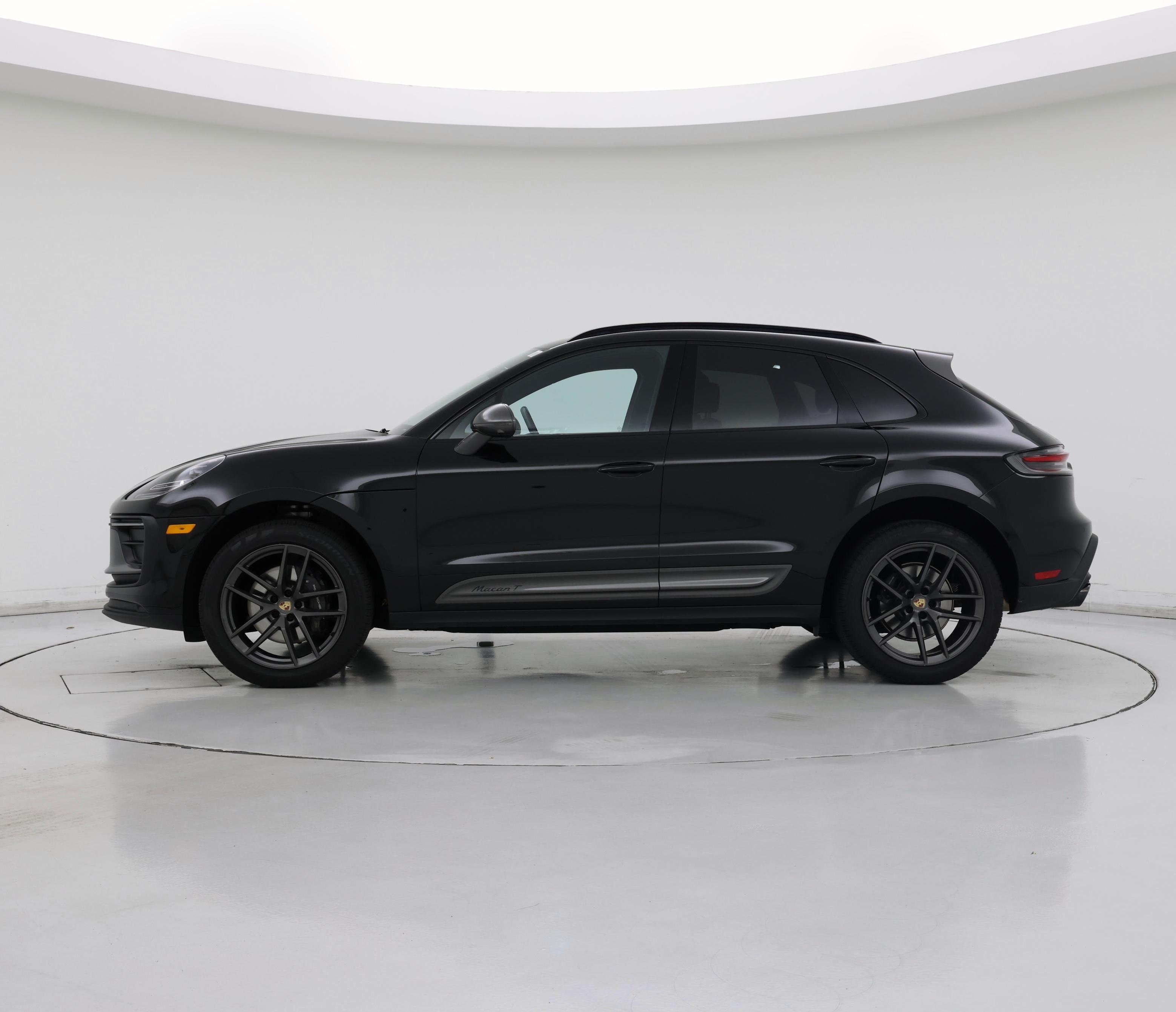 Thumbnail: 2023 Porsche Macan - 3