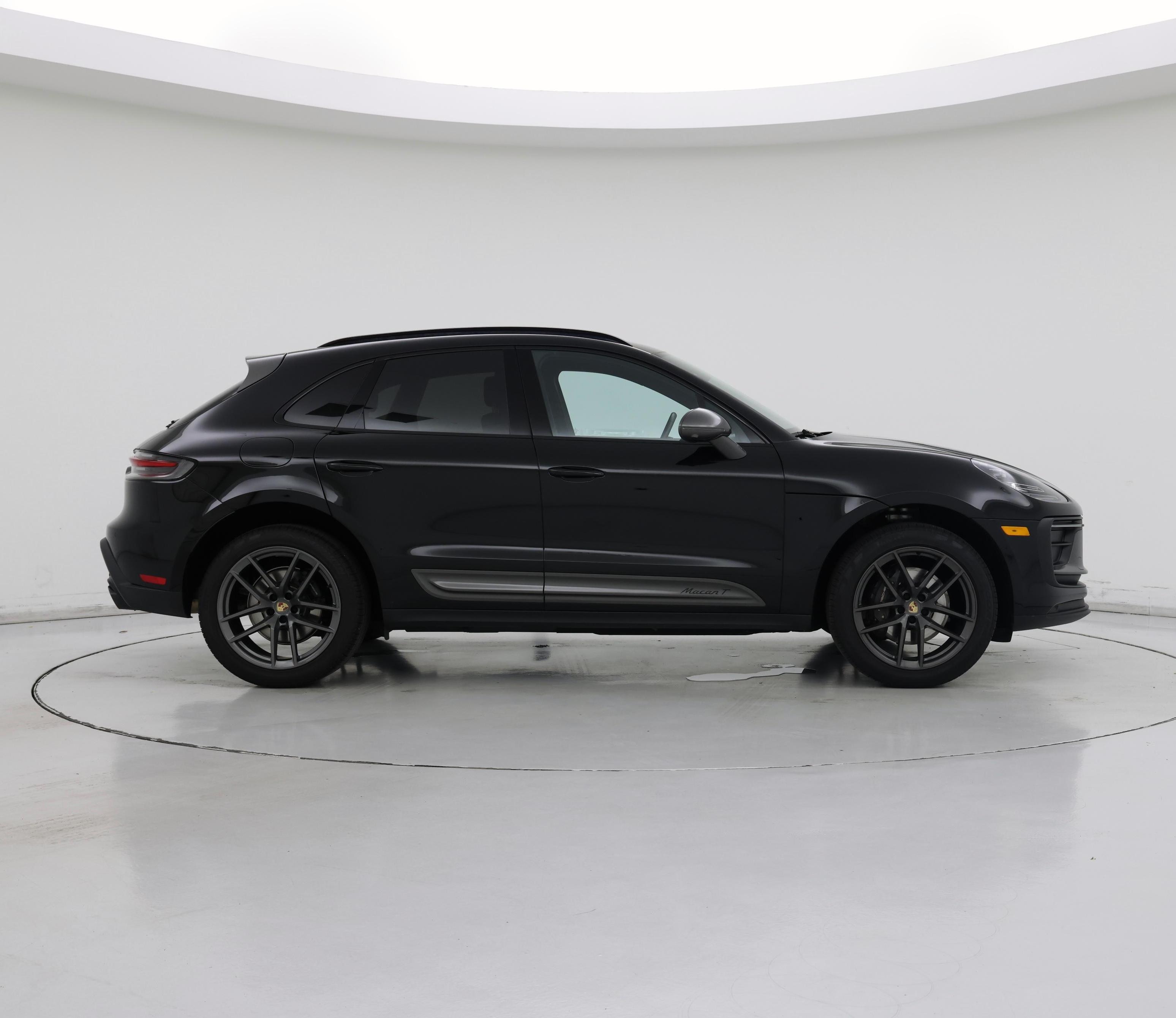 Thumbnail: 2023 Porsche Macan - 7