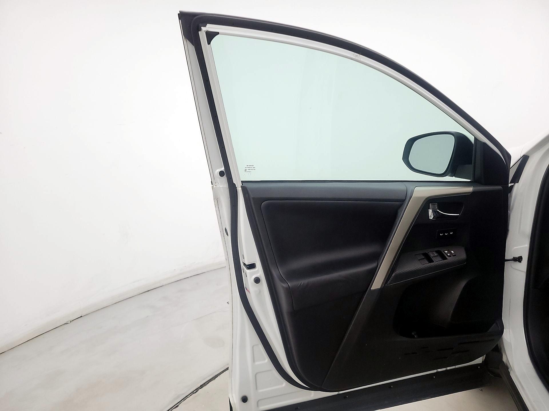 Thumbnail: 2014 Toyota RAV4 - 12