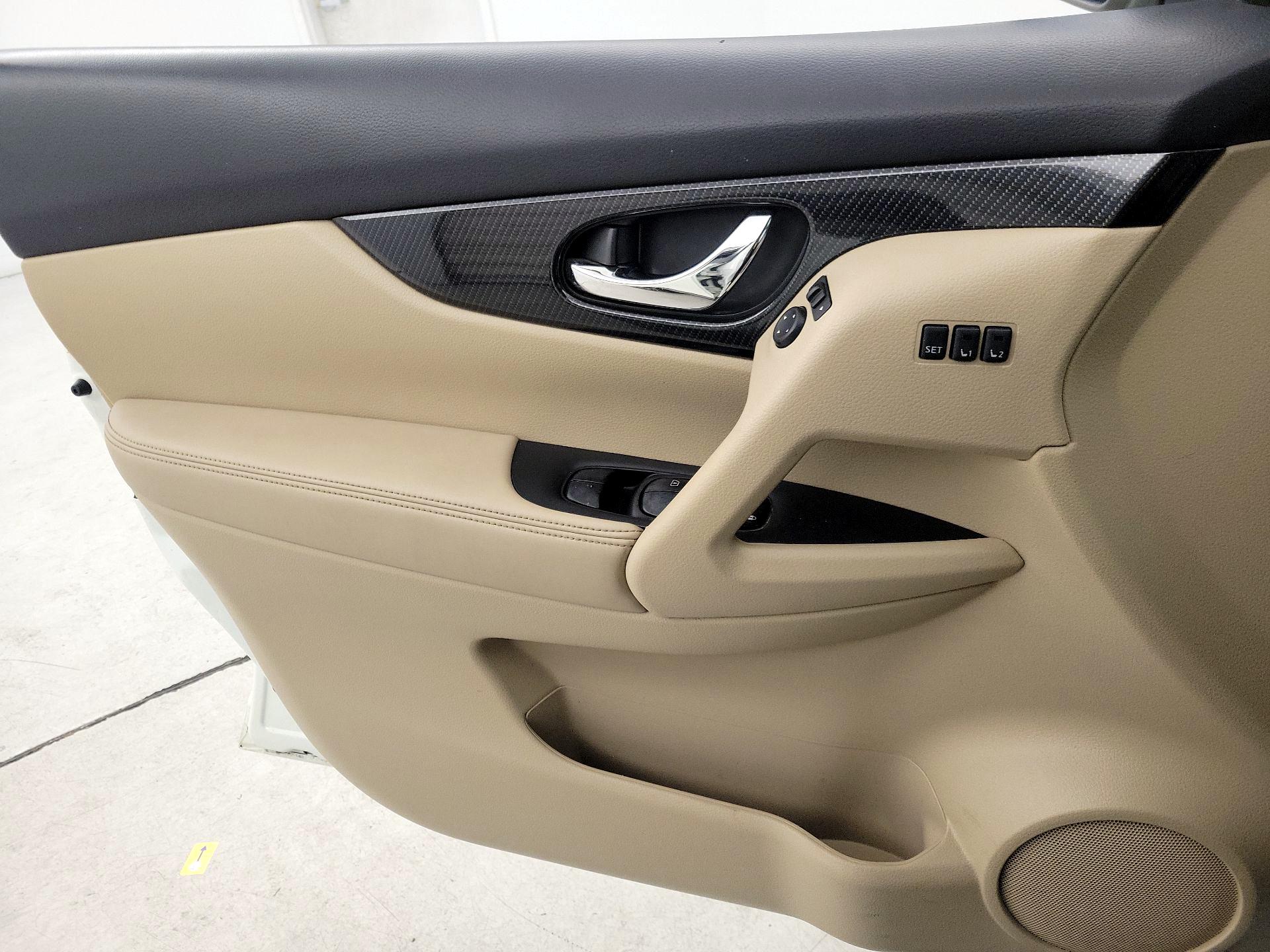 Thumbnail: 2017 Nissan Rogue - 12