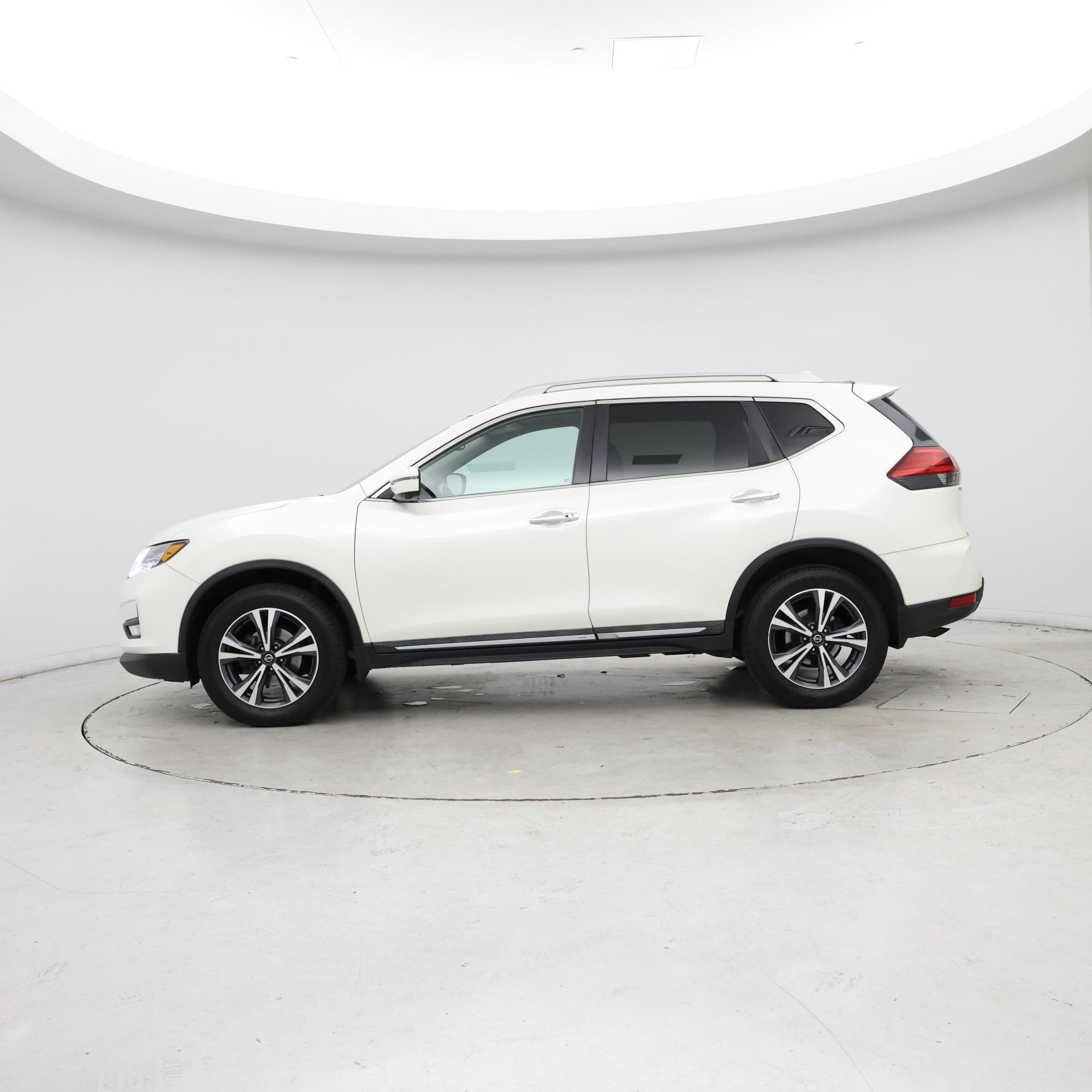 Thumbnail: 2017 Nissan Rogue - 3