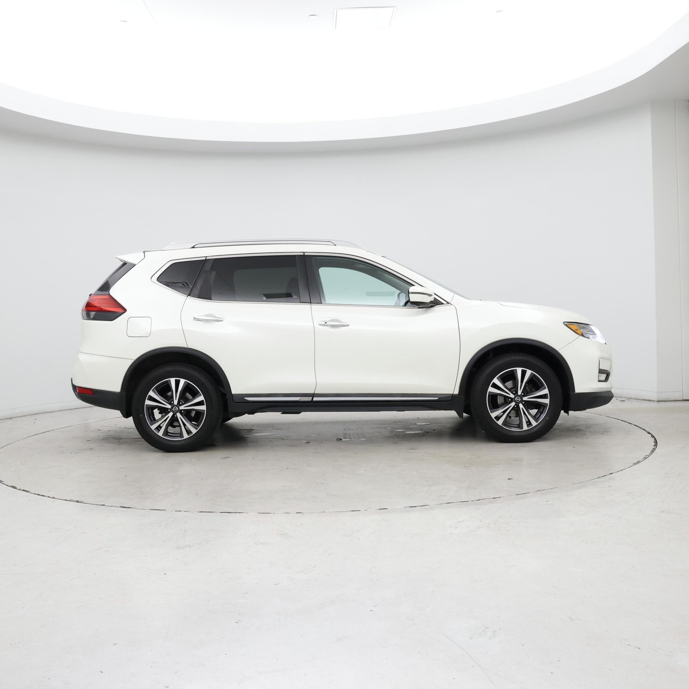 Thumbnail: 2017 Nissan Rogue - 7