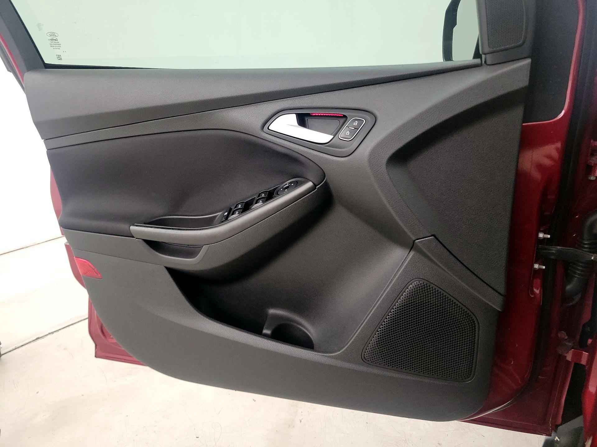 Thumbnail: 2017 Ford Focus - 12