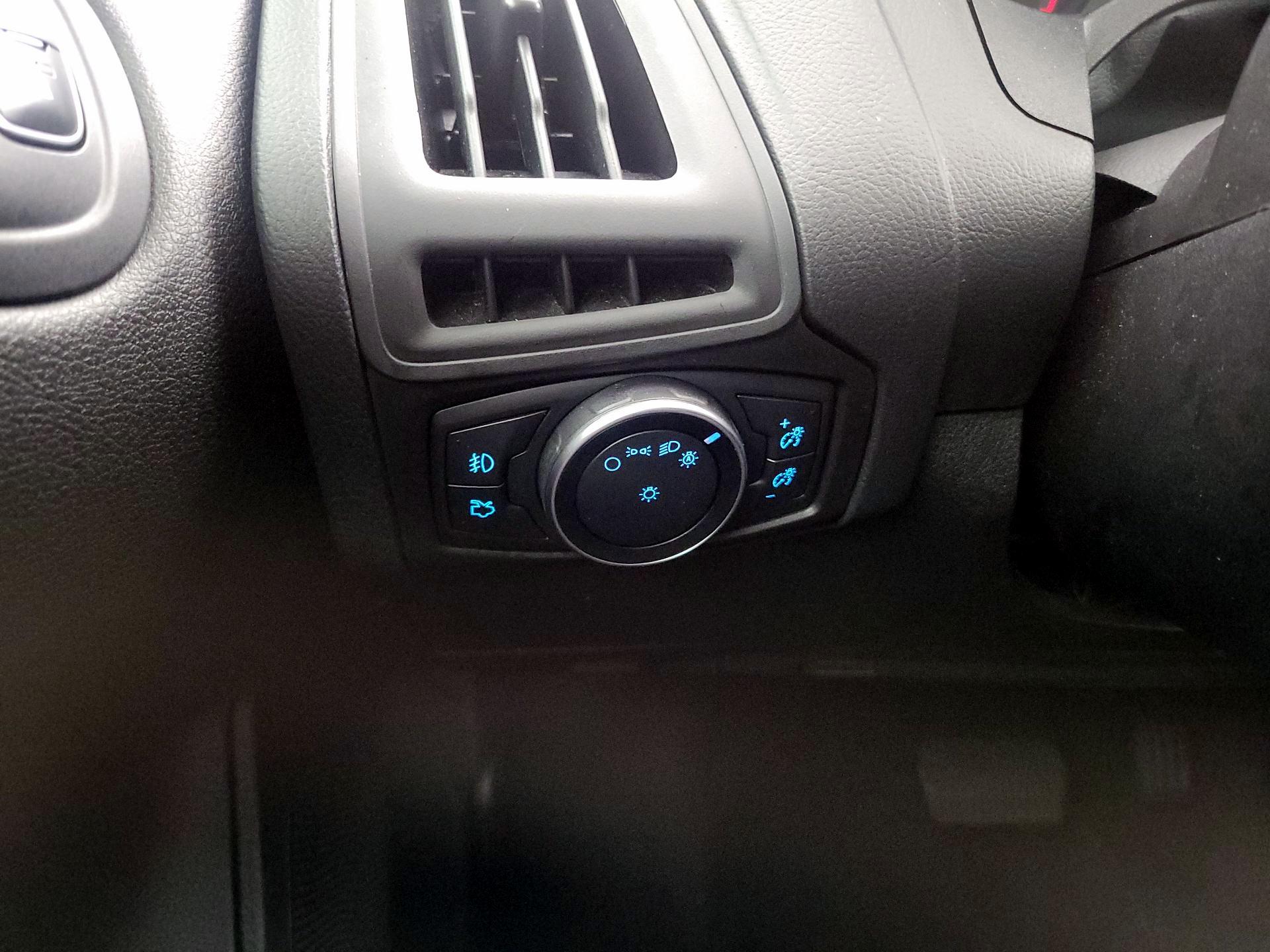 Thumbnail: 2017 Ford Focus - 13