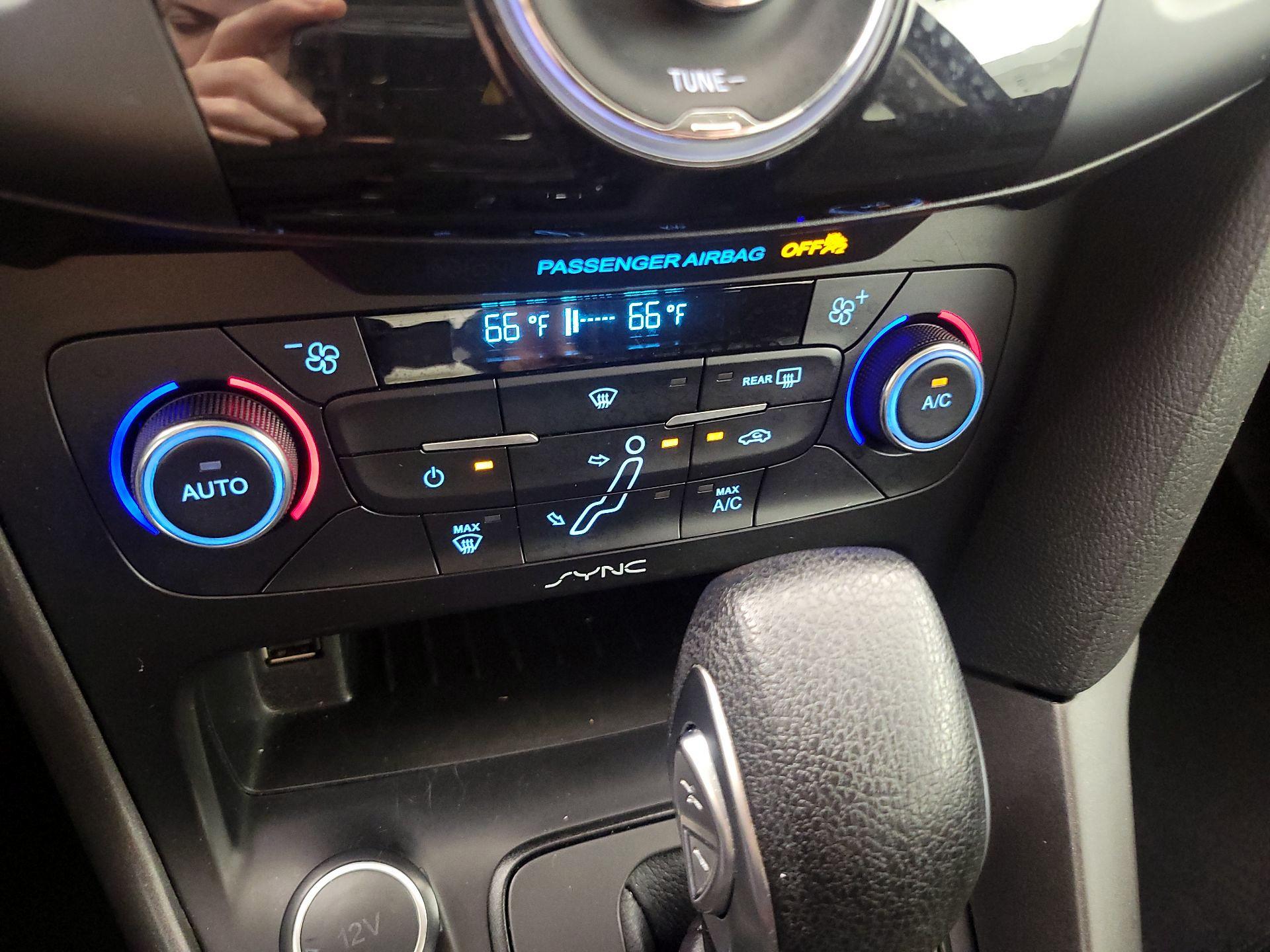 Thumbnail: 2017 Ford Focus - 17