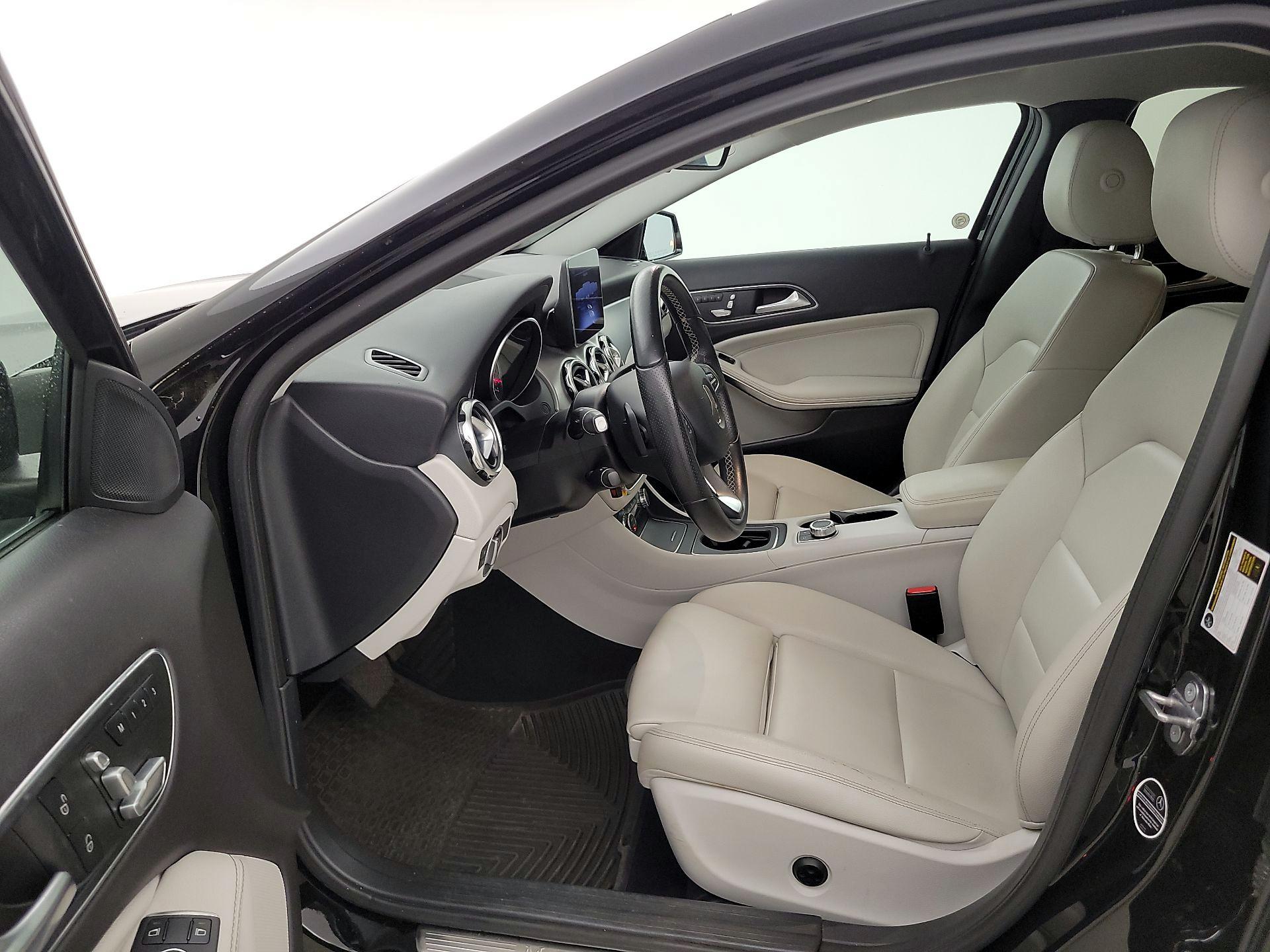 Thumbnail: 2018 Mercedes-Benz GLA - 11