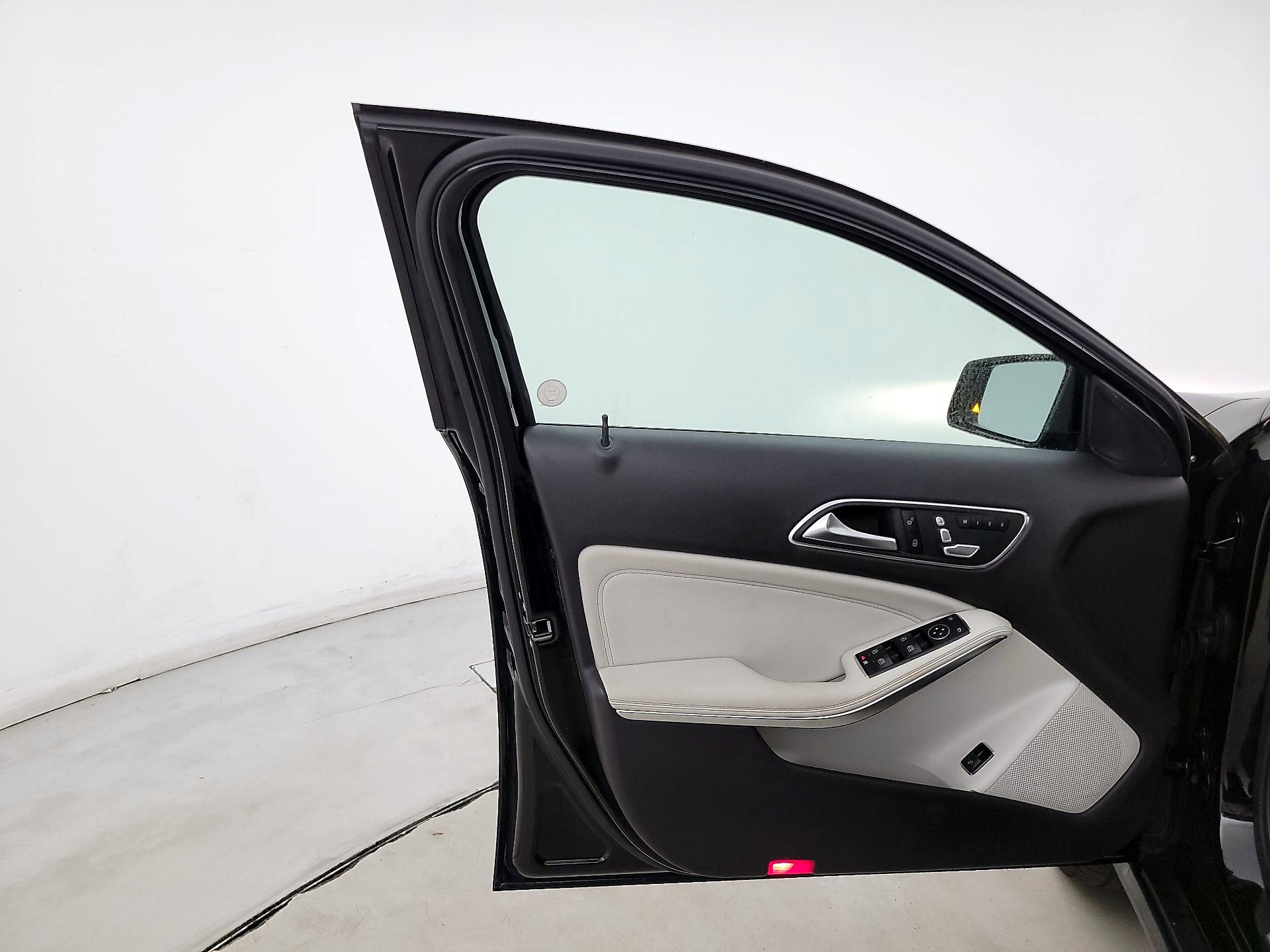 Thumbnail: 2018 Mercedes-Benz GLA - 12