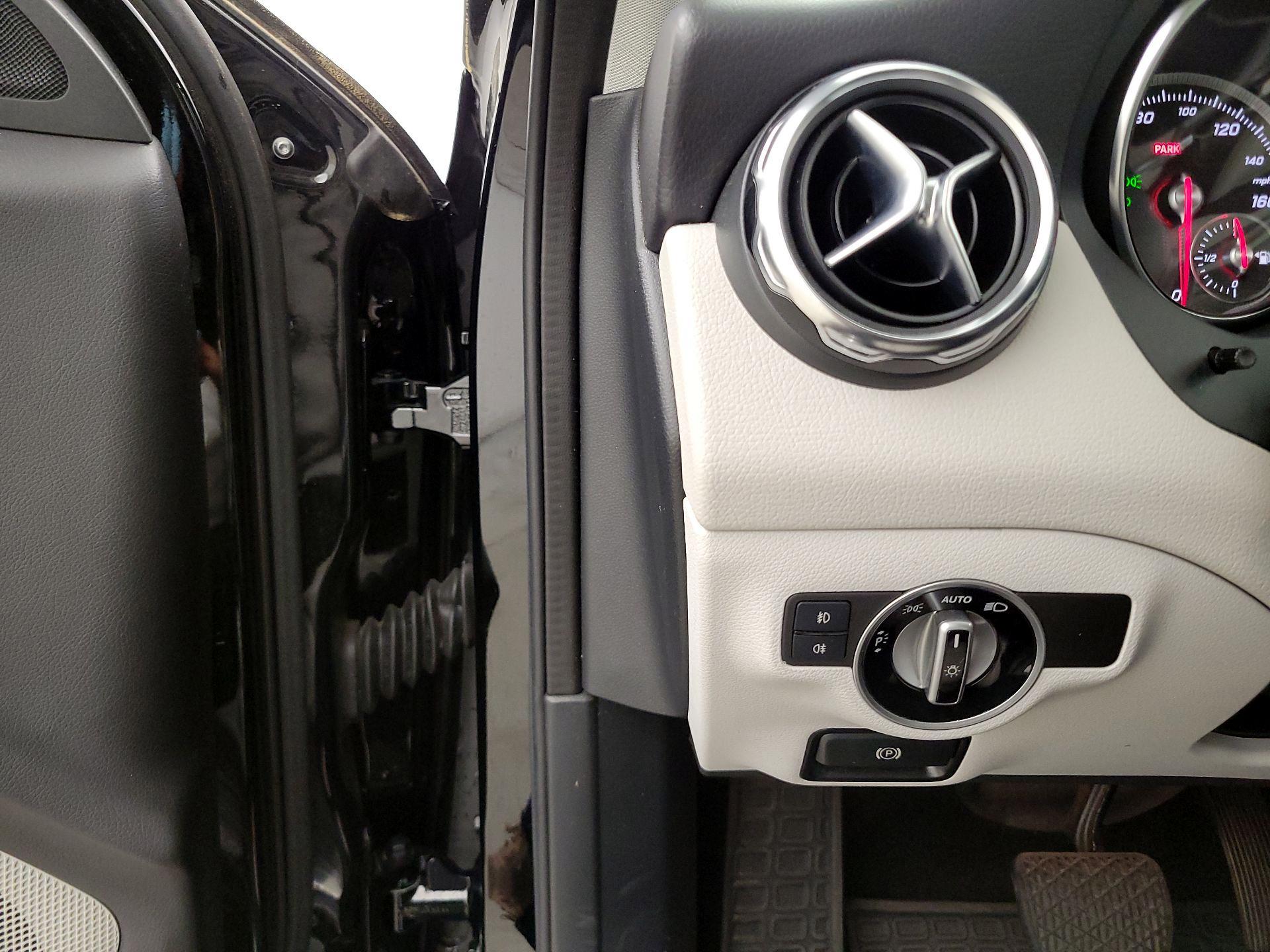 Thumbnail: 2018 Mercedes-Benz GLA - 13