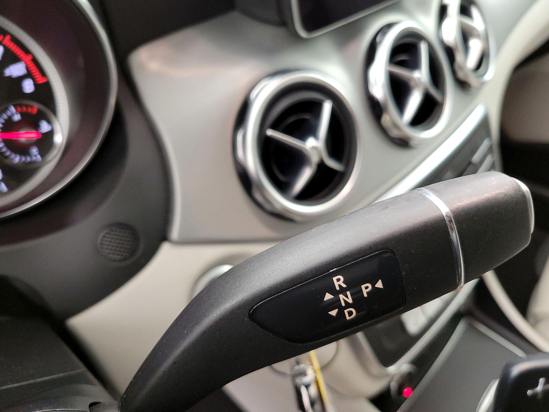 Thumbnail: 2018 Mercedes-Benz GLA - 17