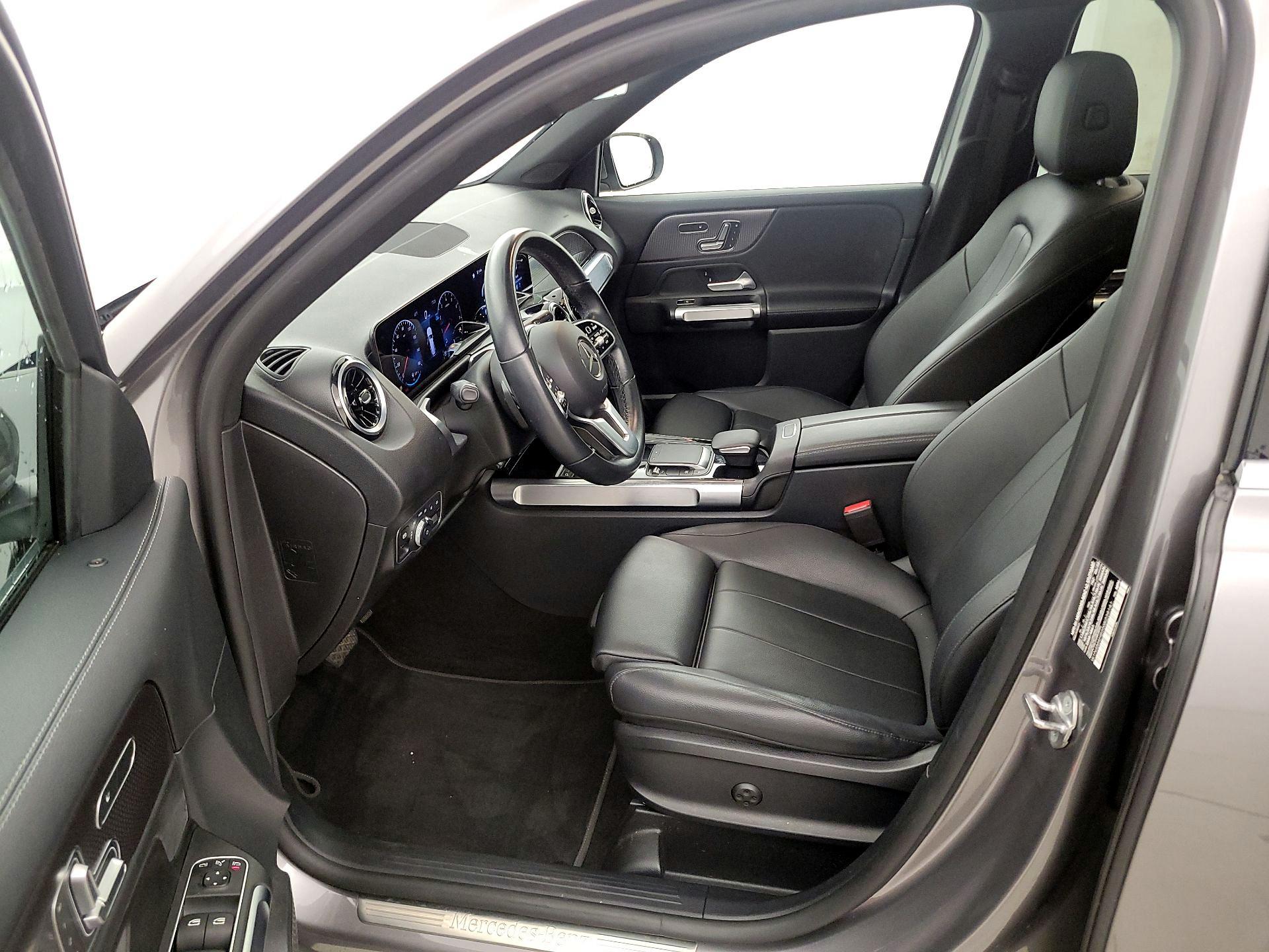 Thumbnail: 2022 Mercedes-Benz GLB - 11