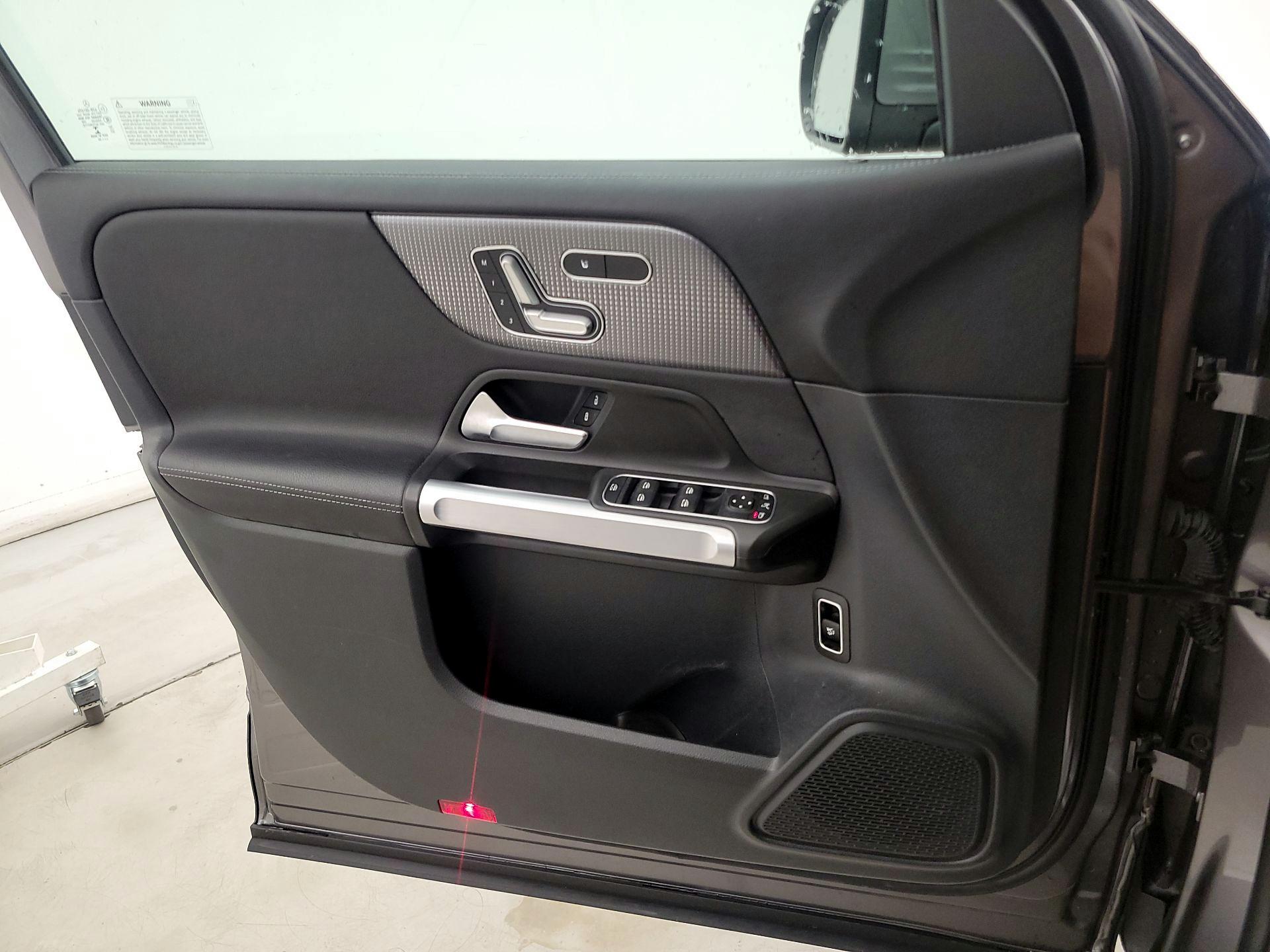 Thumbnail: 2022 Mercedes-Benz GLB - 12