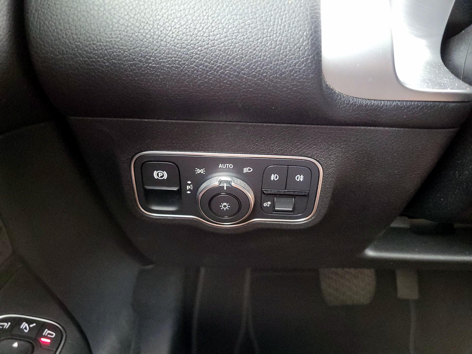 Thumbnail: 2022 Mercedes-Benz GLB - 13