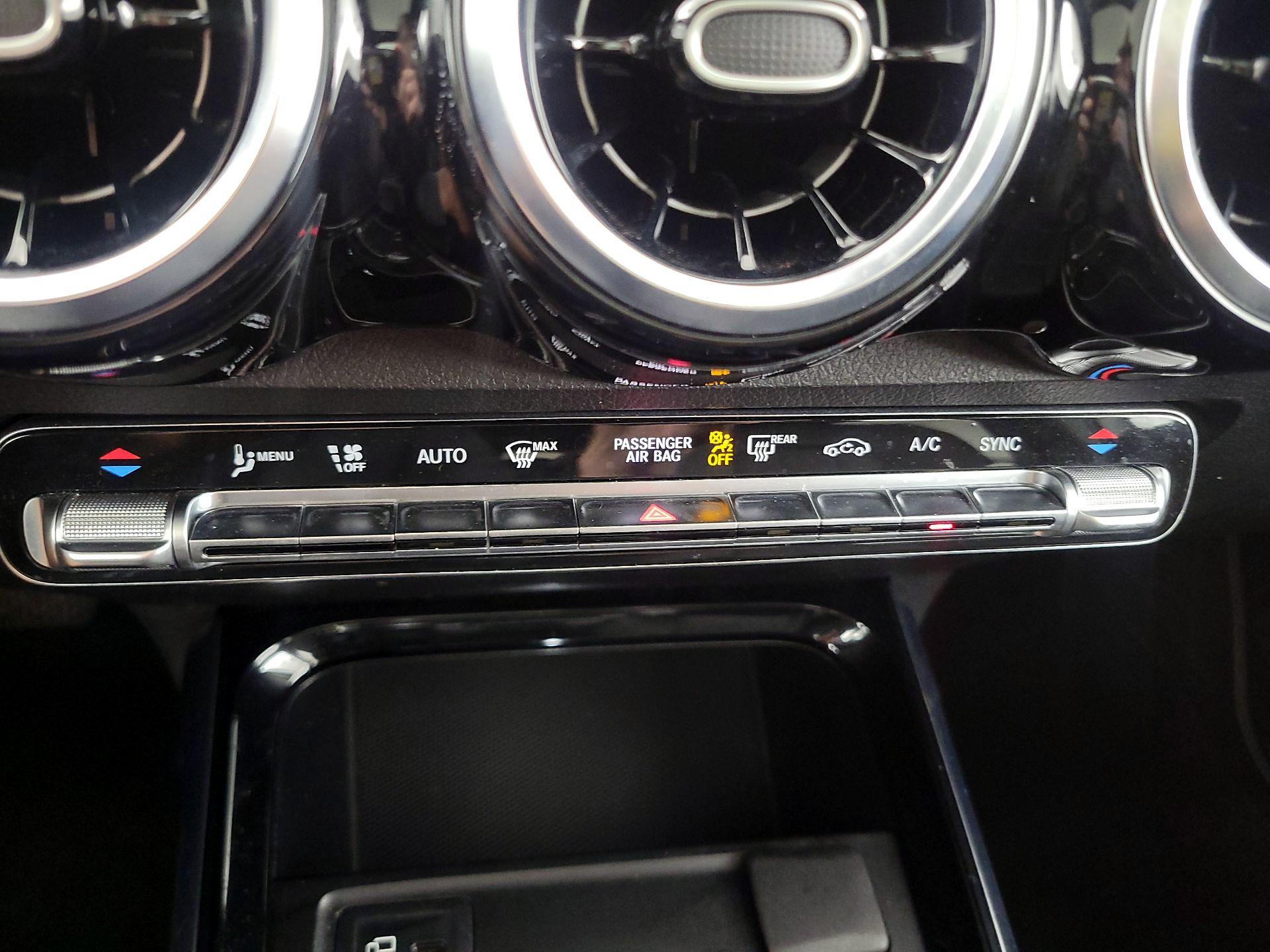 Thumbnail: 2022 Mercedes-Benz GLB - 16