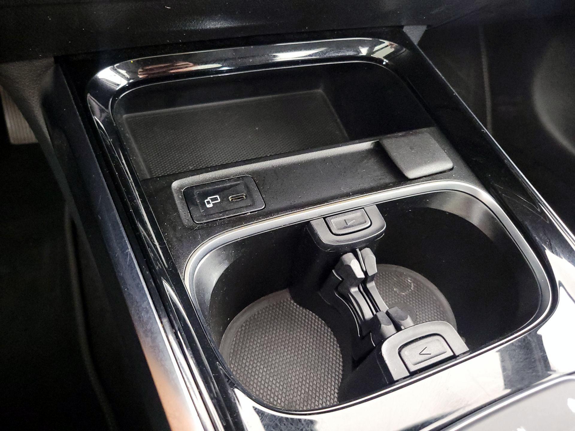 Thumbnail: 2022 Mercedes-Benz GLB - 18