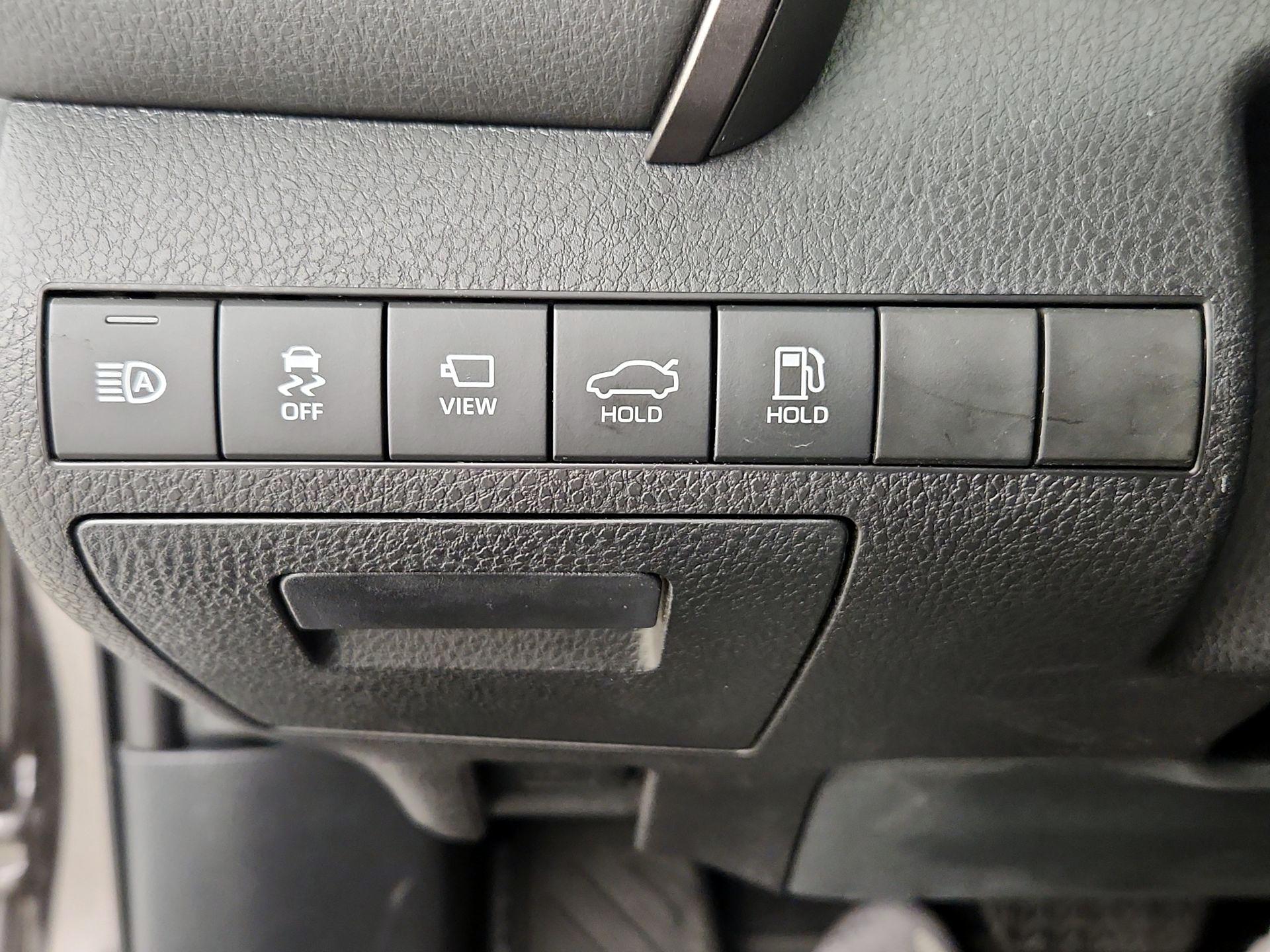 Thumbnail: 2022 Toyota Camry - 13