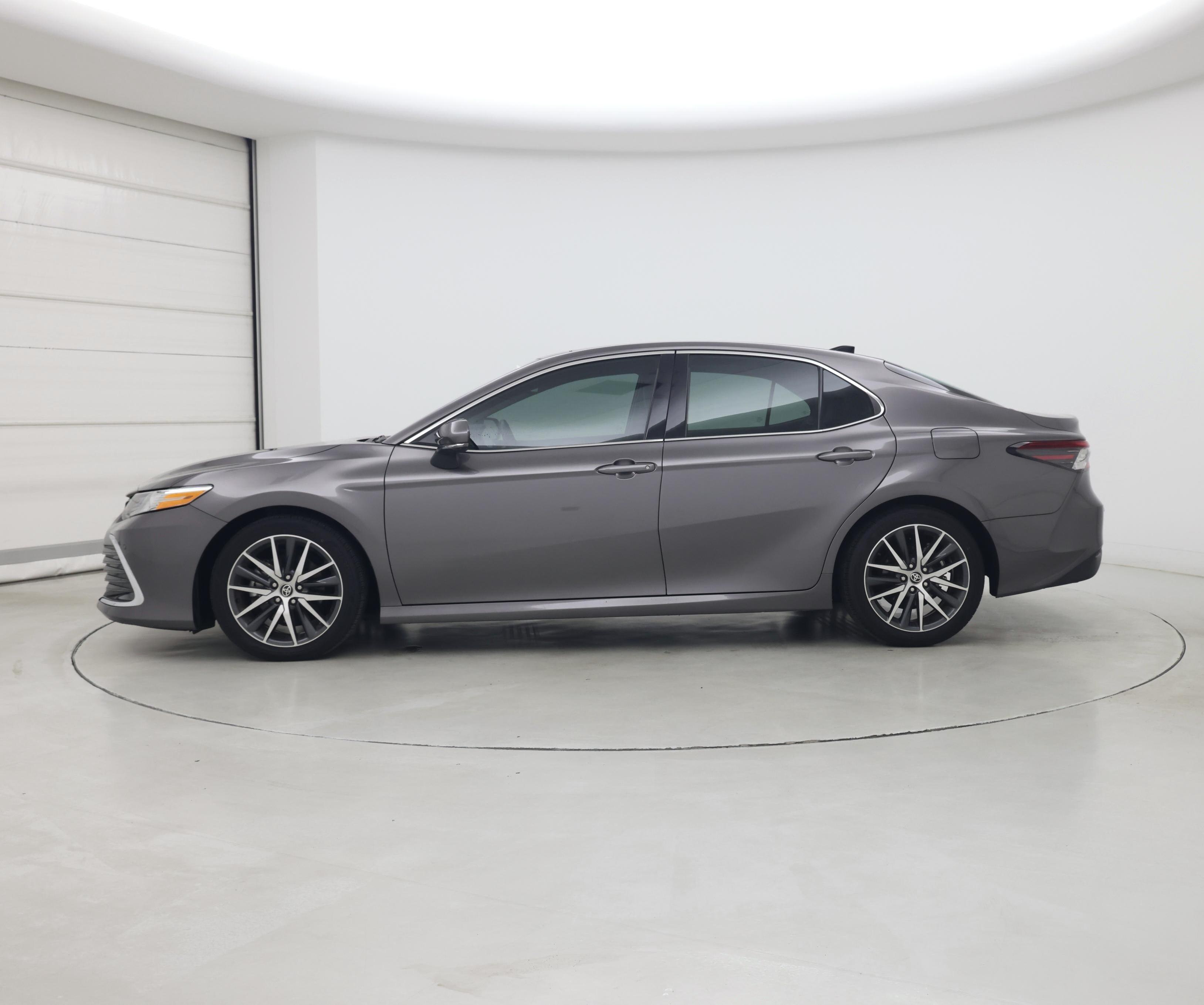 Thumbnail: 2022 Toyota Camry - 3