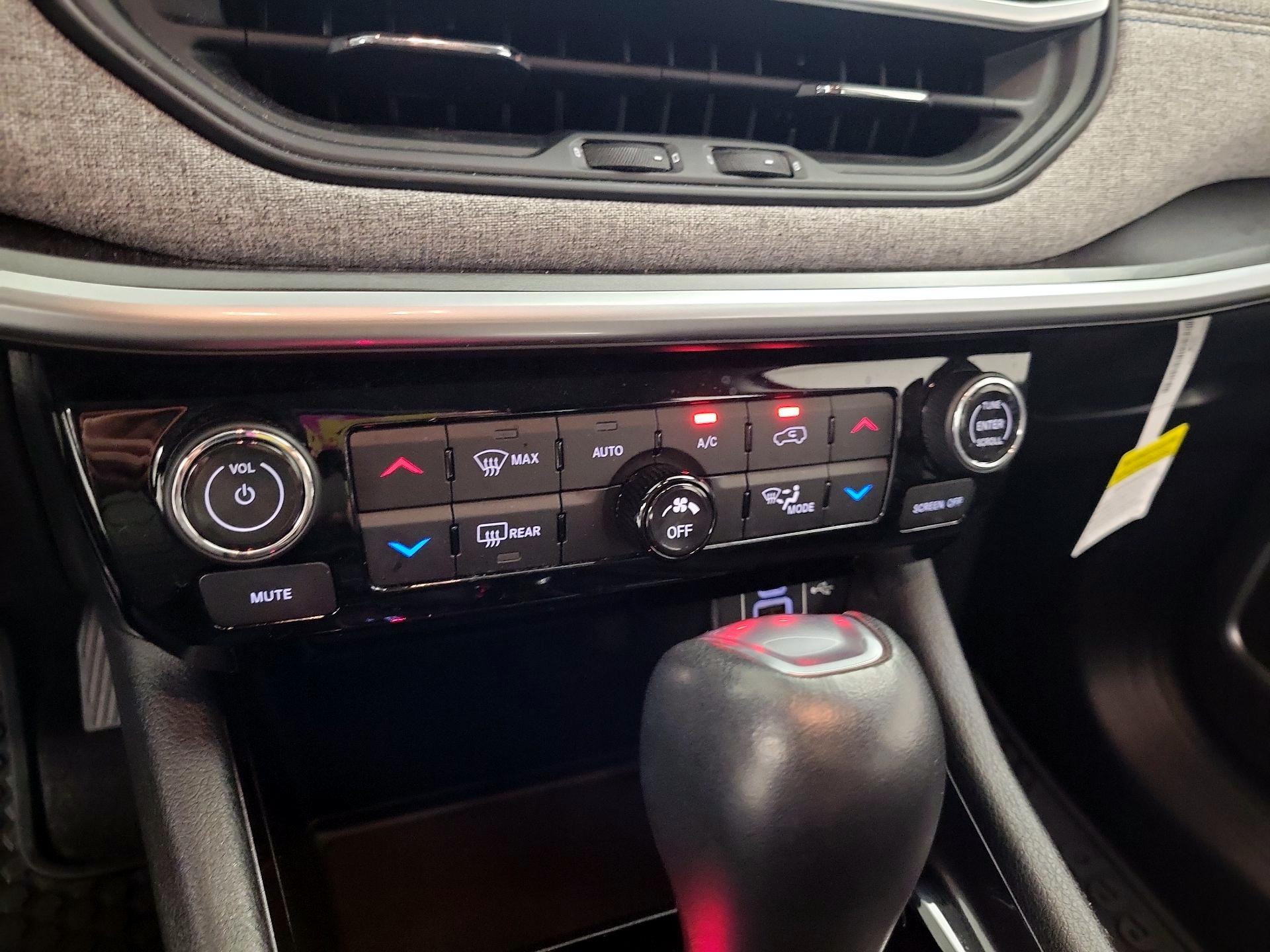 Thumbnail: 2022 Jeep Compass - 16