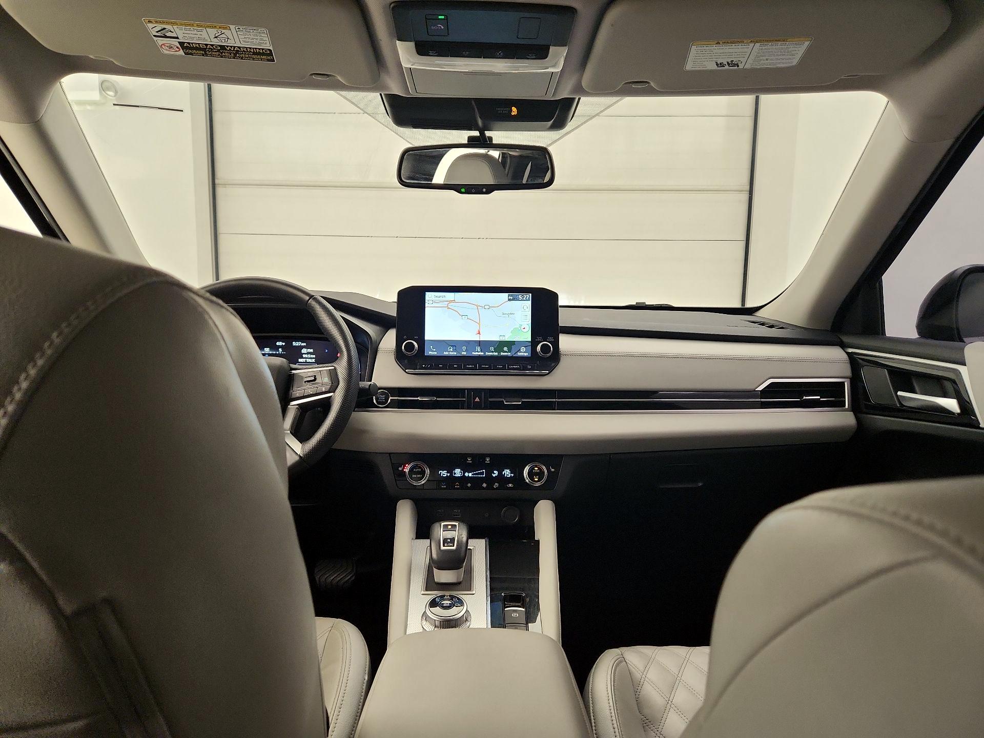 Thumbnail: 2023 Mitsubishi Outlander - 9