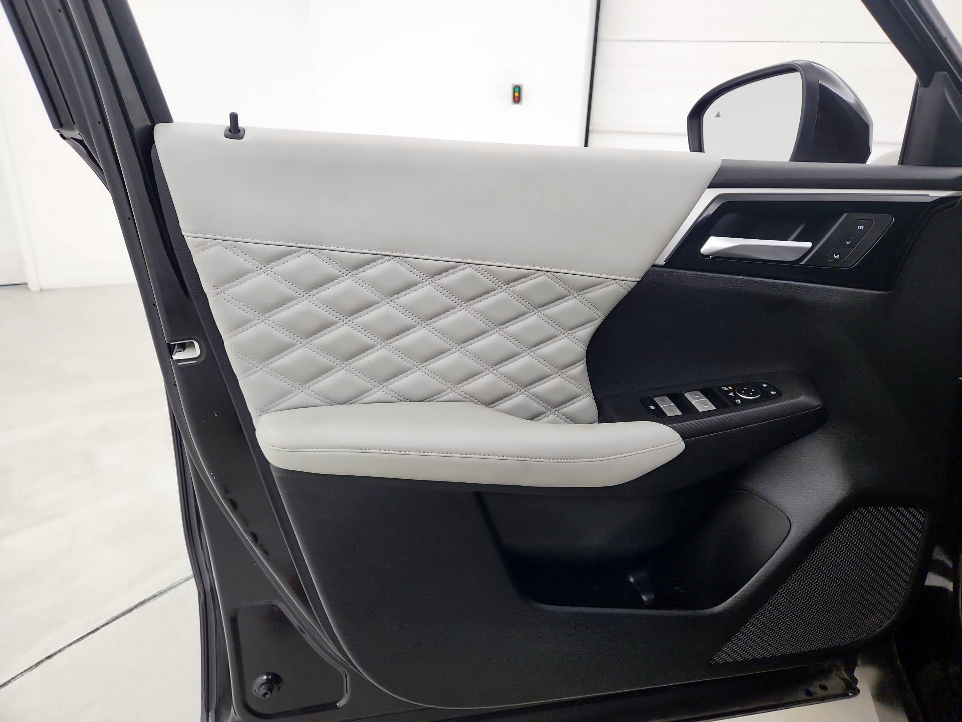 Thumbnail: 2023 Mitsubishi Outlander - 12