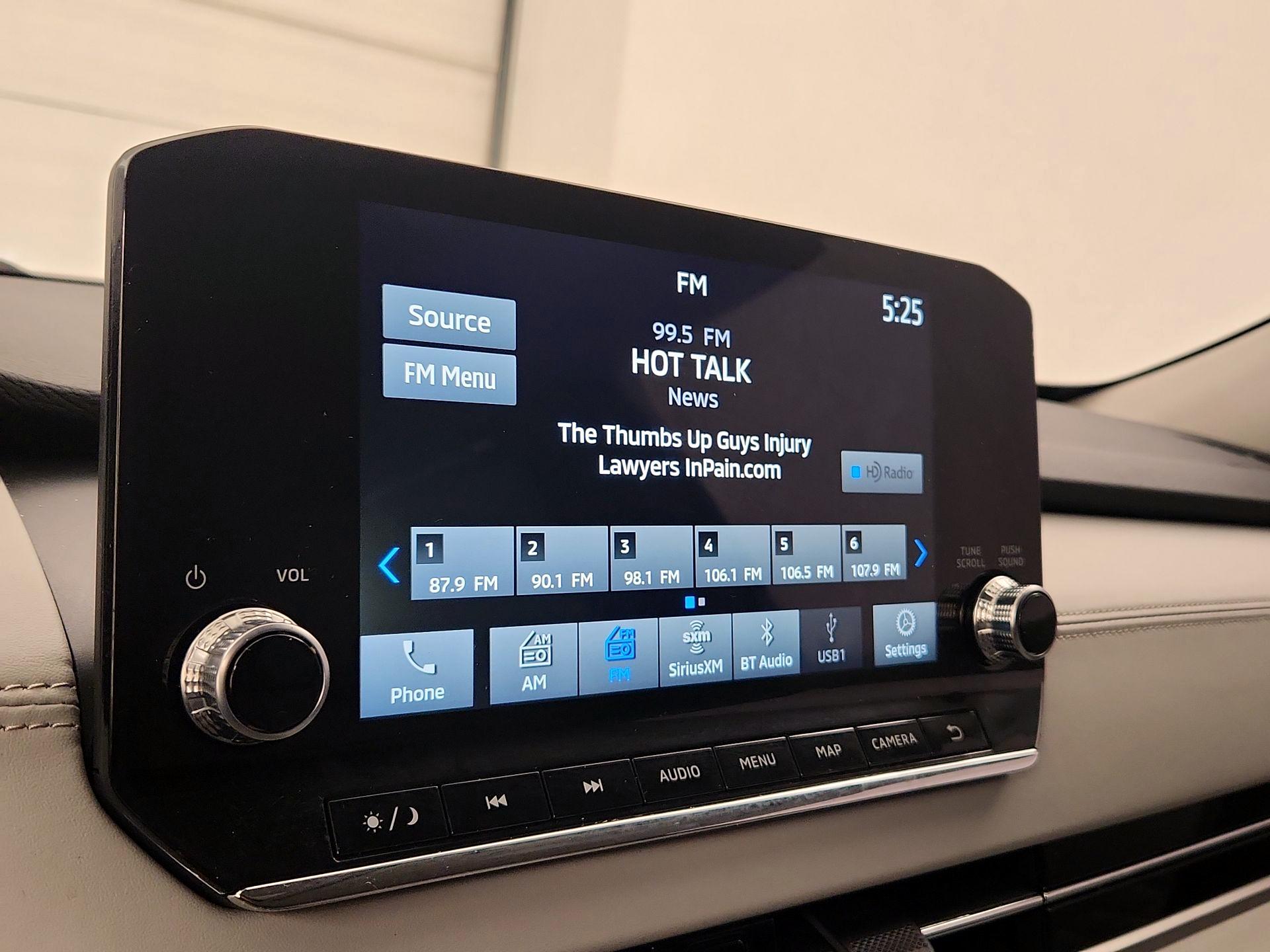 Thumbnail: 2023 Mitsubishi Outlander - 16